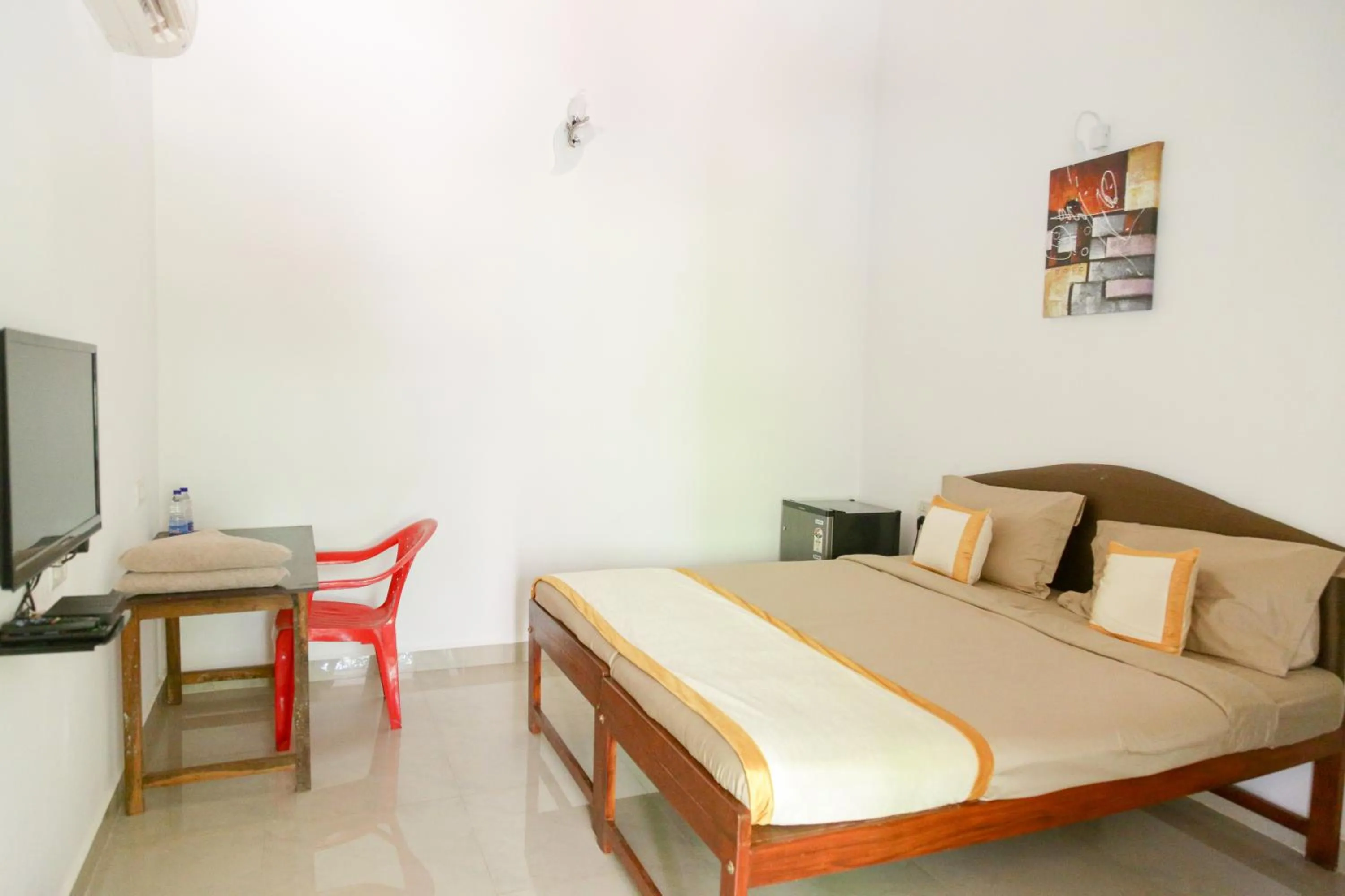 Bedroom, Bed in Hill Top Goa Lodge