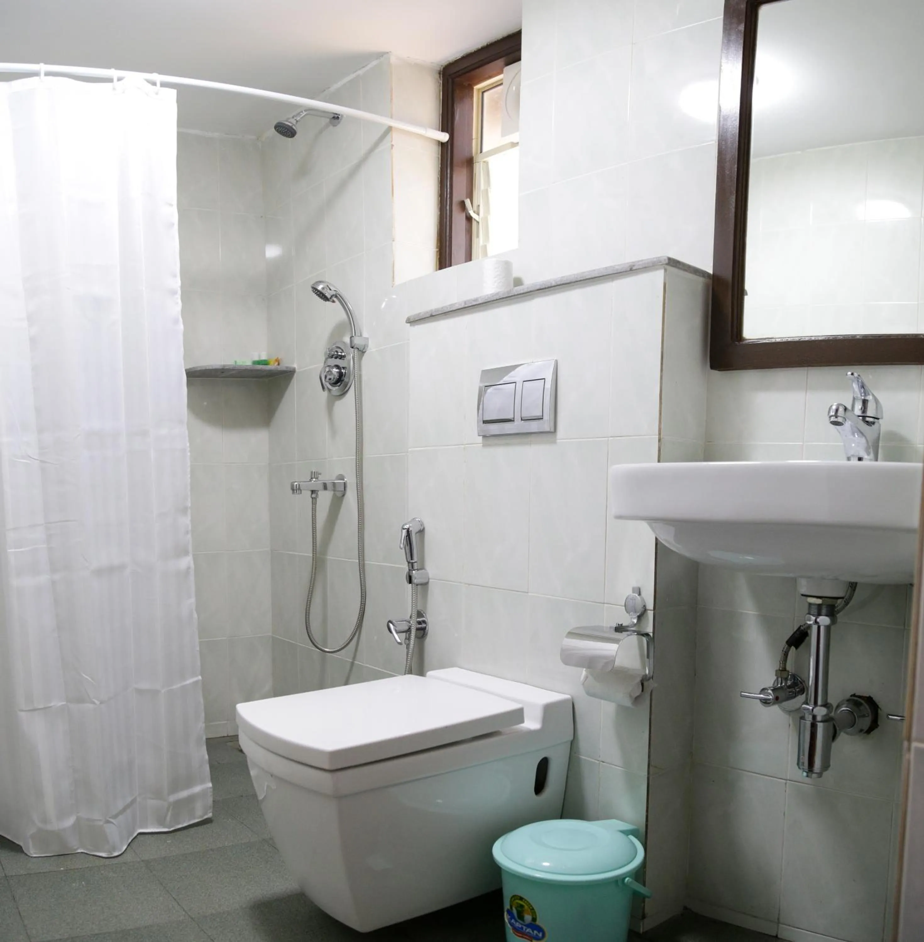 Shower in Hill Top Goa Lodge