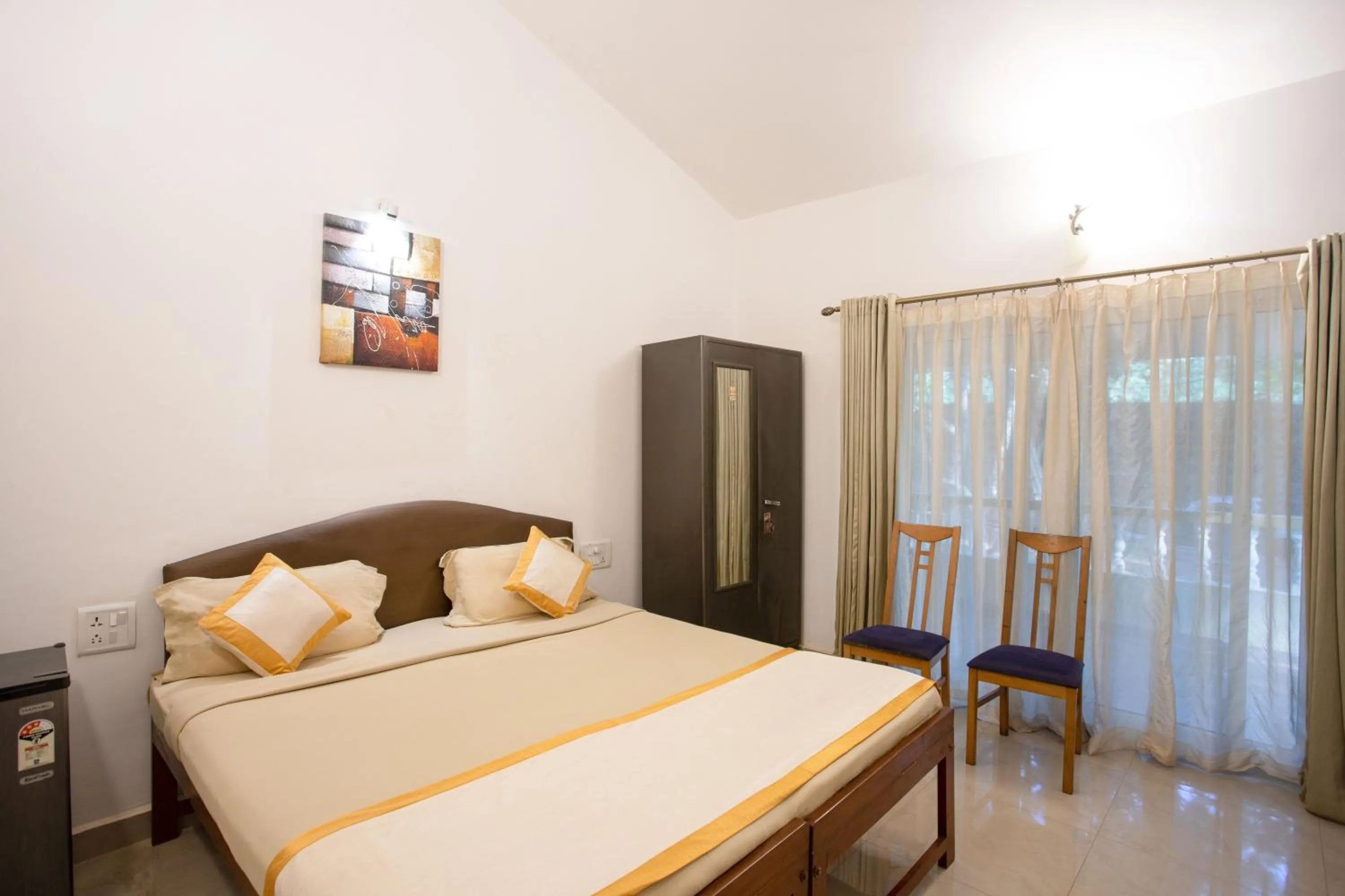 Bed in Hill Top Goa Lodge