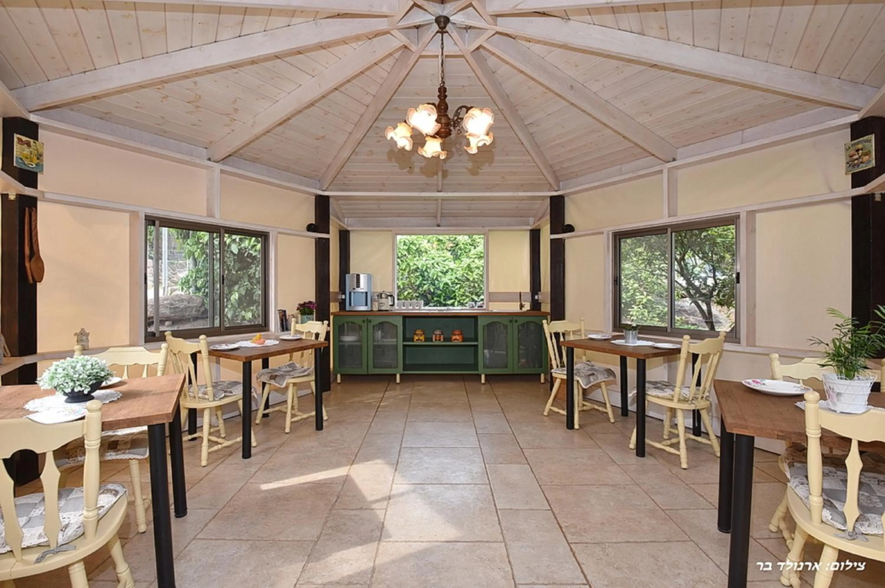 Restaurant/places to eat in Agama