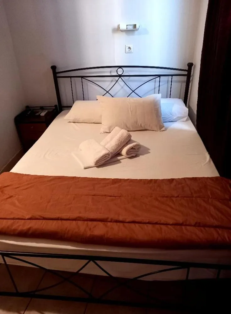 Bedroom, Bed in Hotel Korydallos