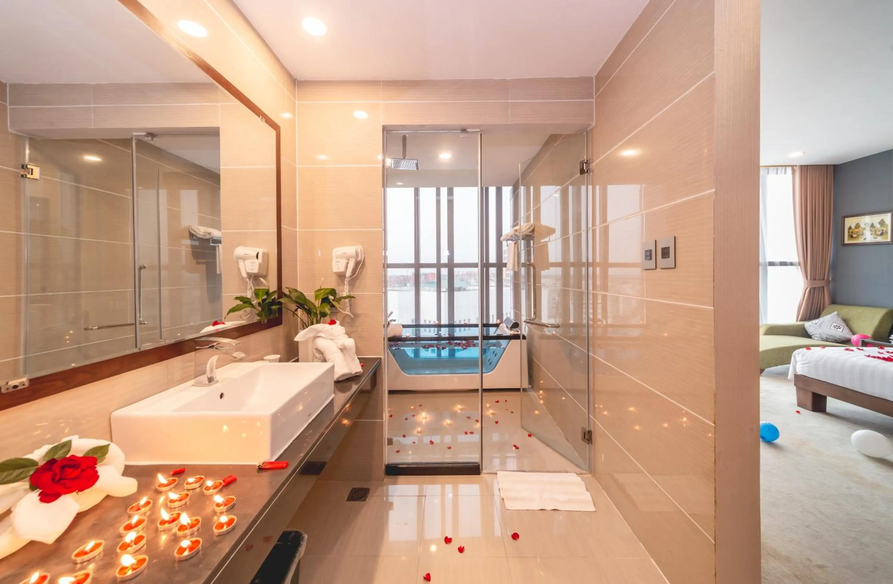 Shower, Bed in Bien Bac Hotel