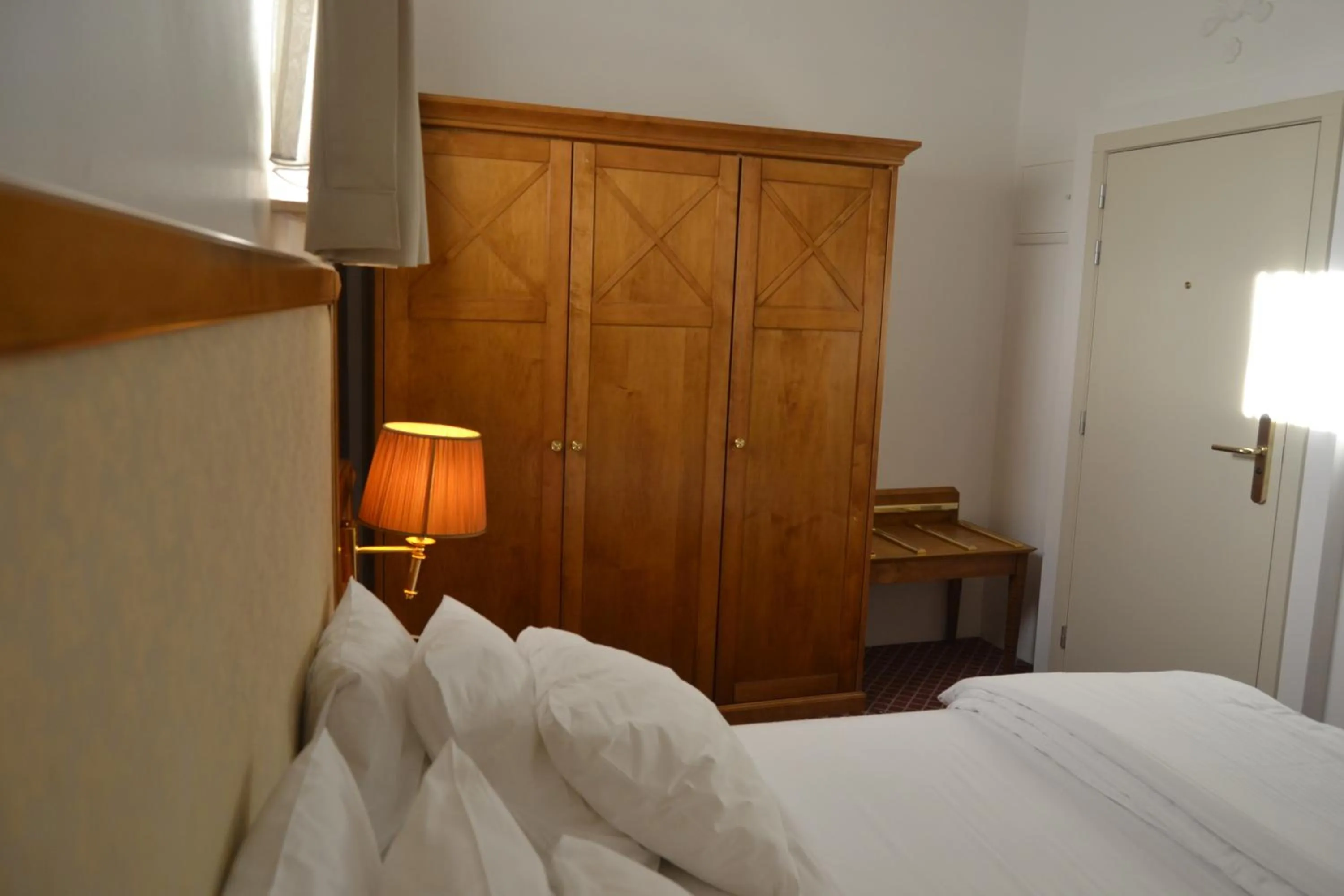 Photo of the whole room, Bed in Hotel The Lord