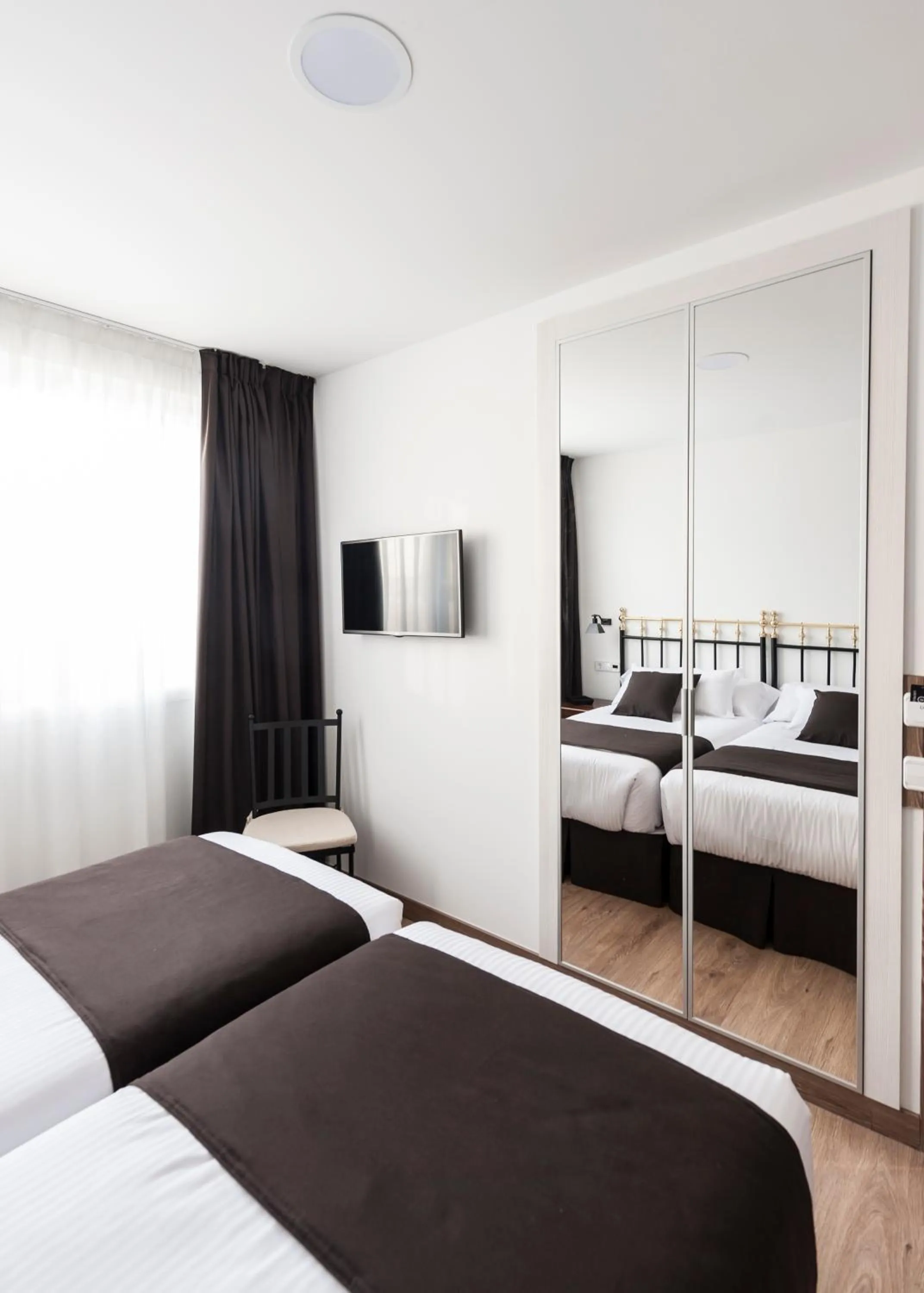 Bedroom, Bed in Suite Home Sardinero