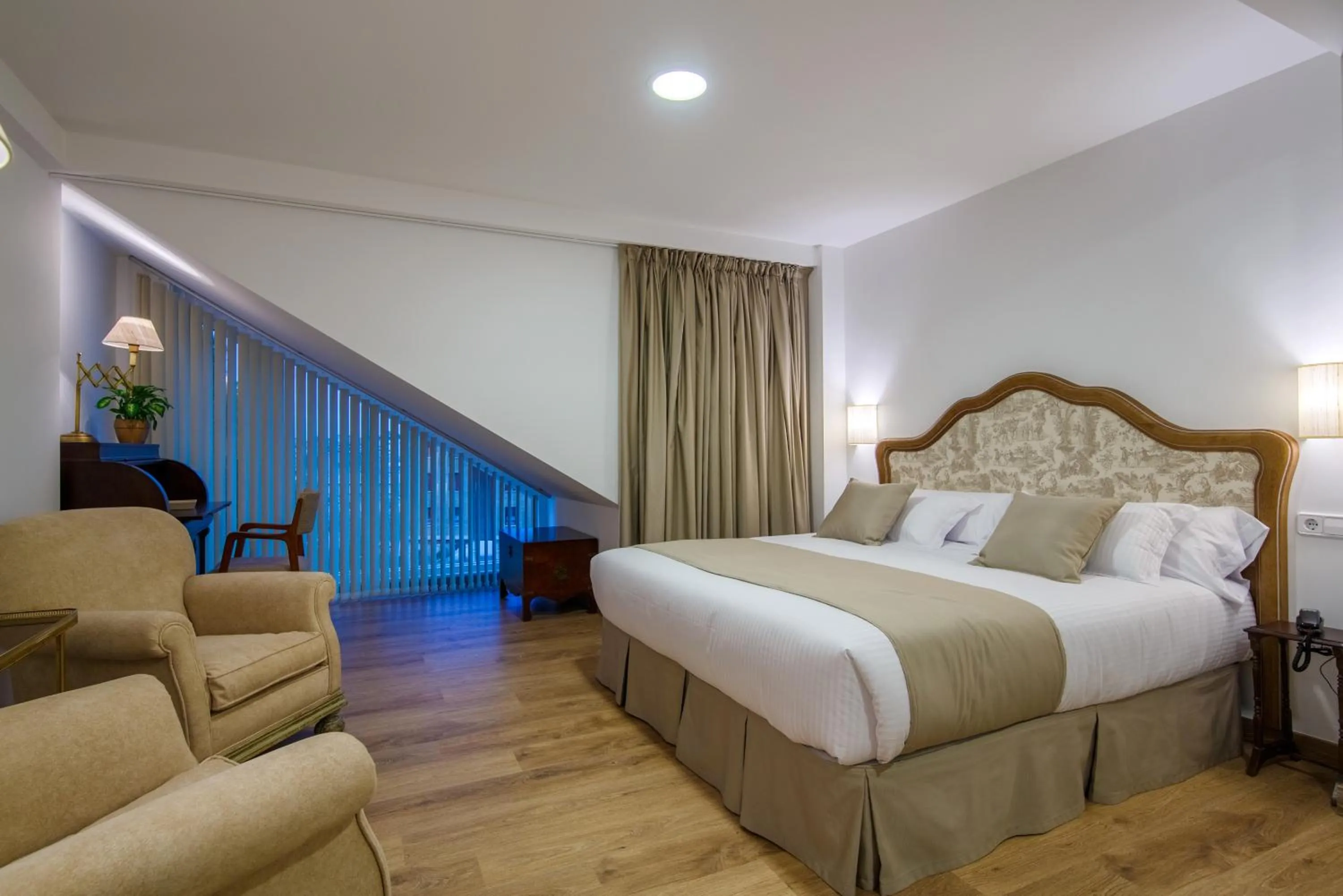 Bedroom, Bed in Suite Home Sardinero