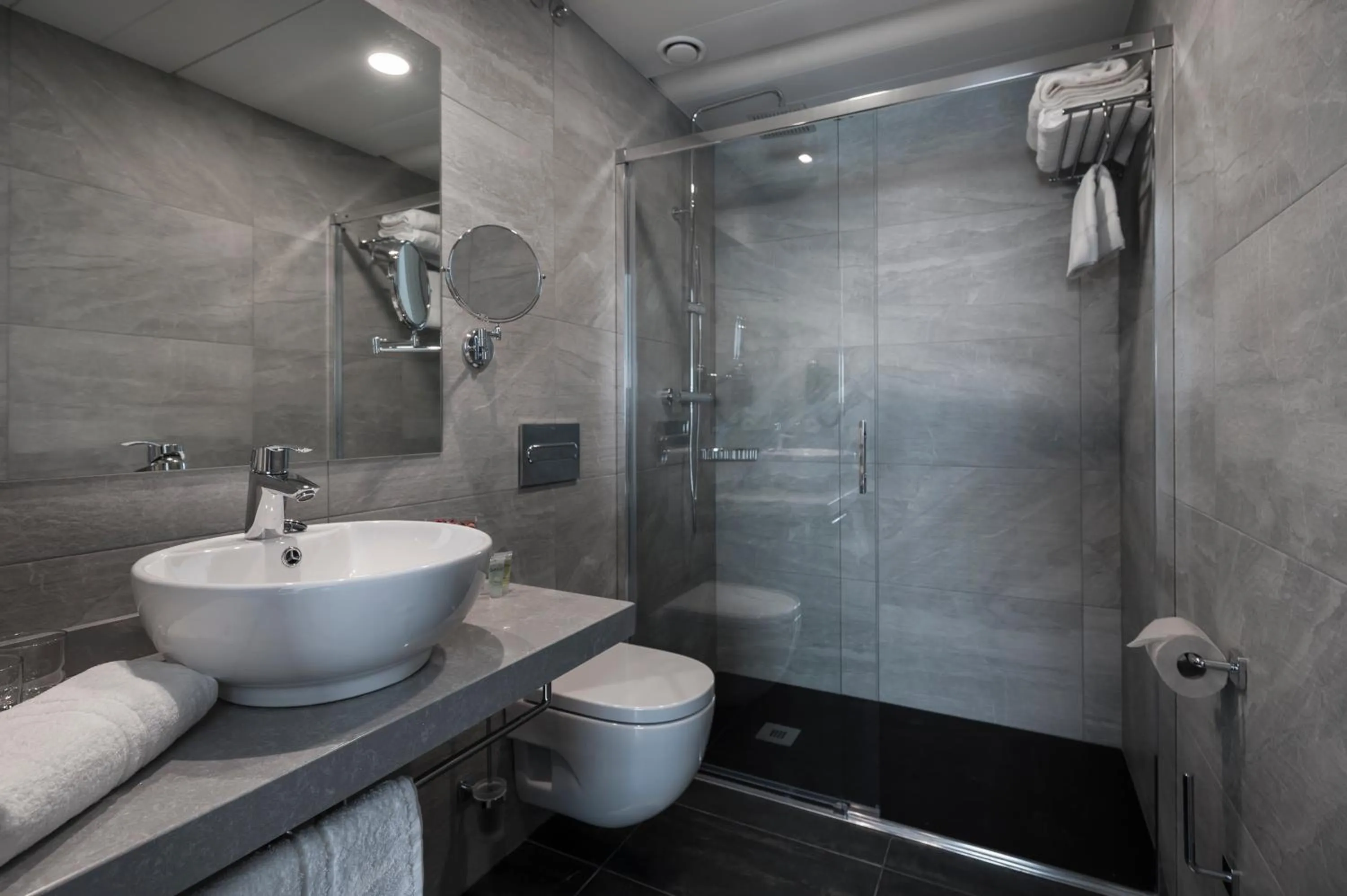 Bathroom in Suite Home Sardinero