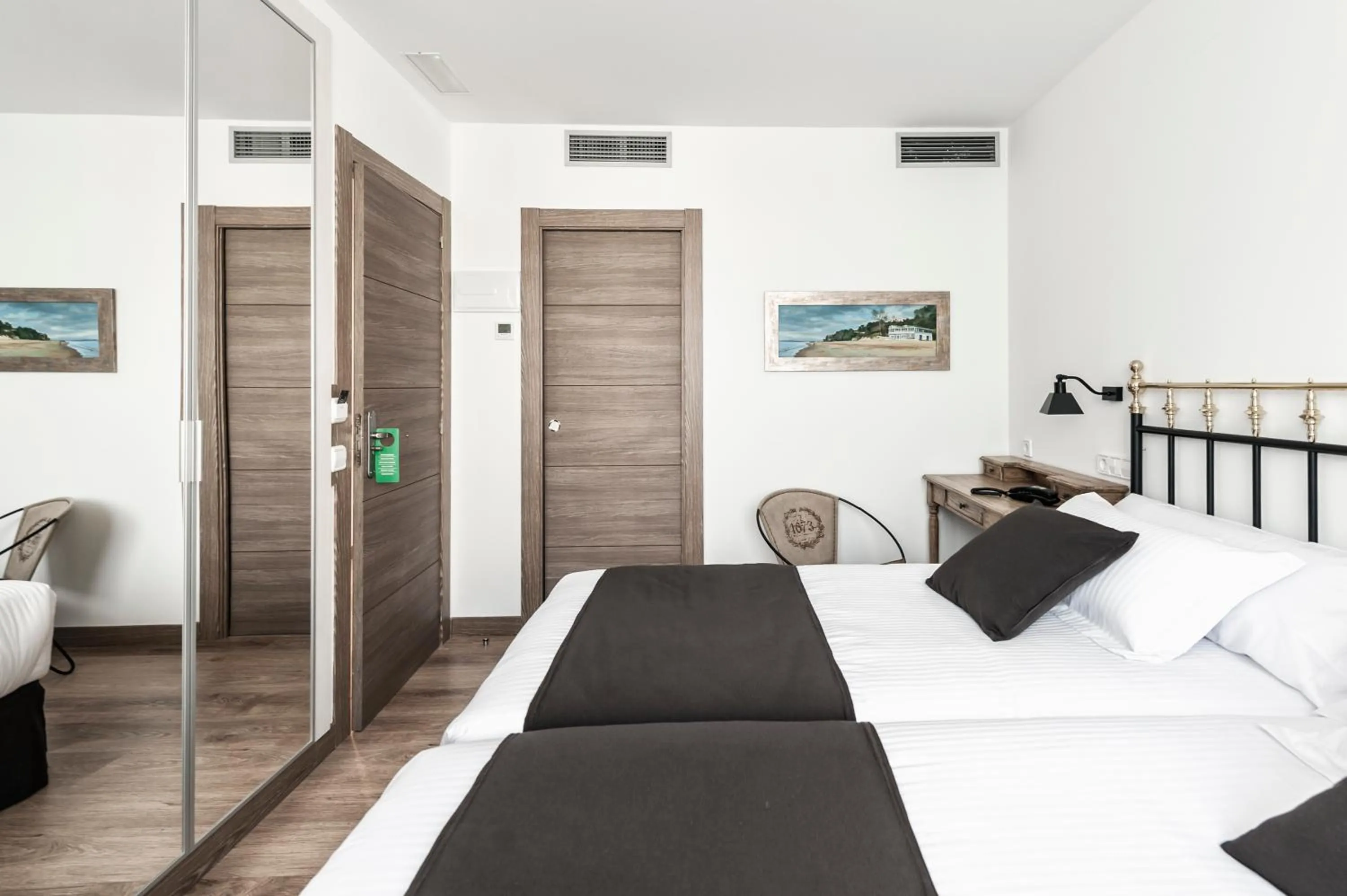 Bedroom, Bed in Suite Home Sardinero