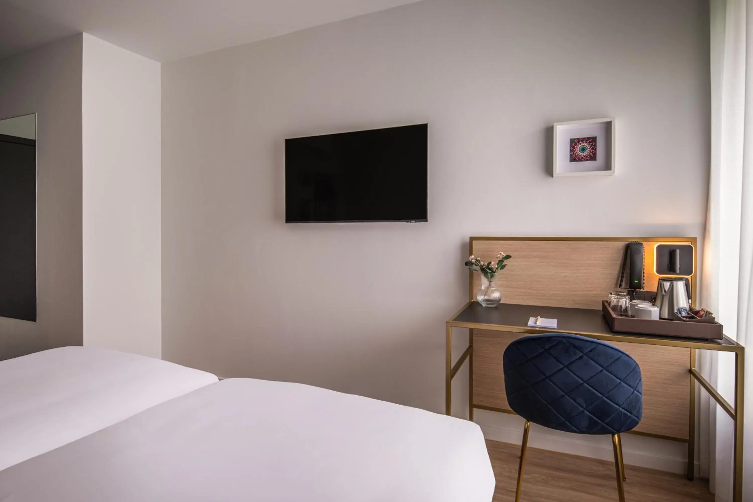 TV and multimedia, Bed in Jill Hotel Brussels TV and multimedia, Bed in Jill Hotel Brussels