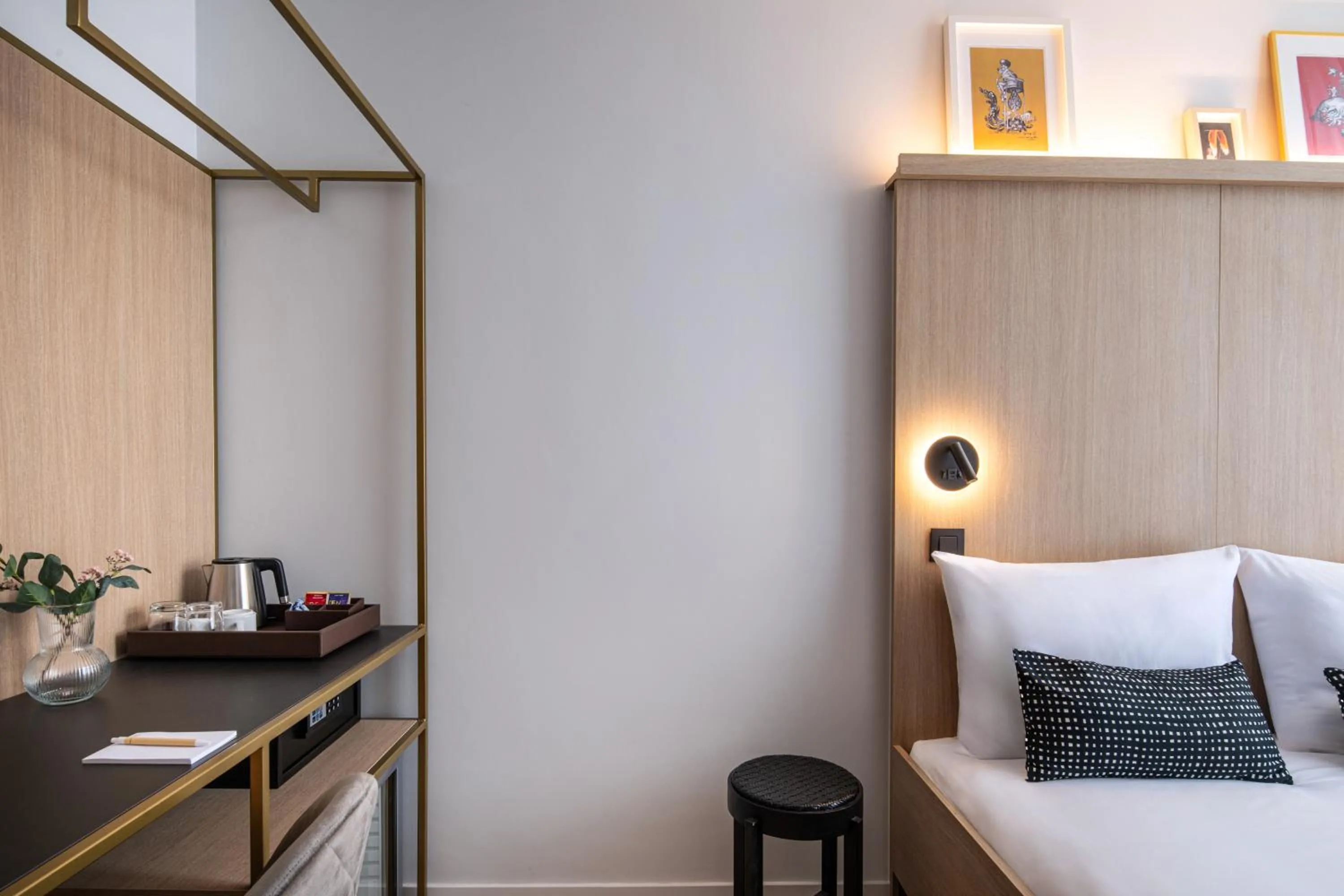 Seating area, Bed in Jill Hotel Brussels