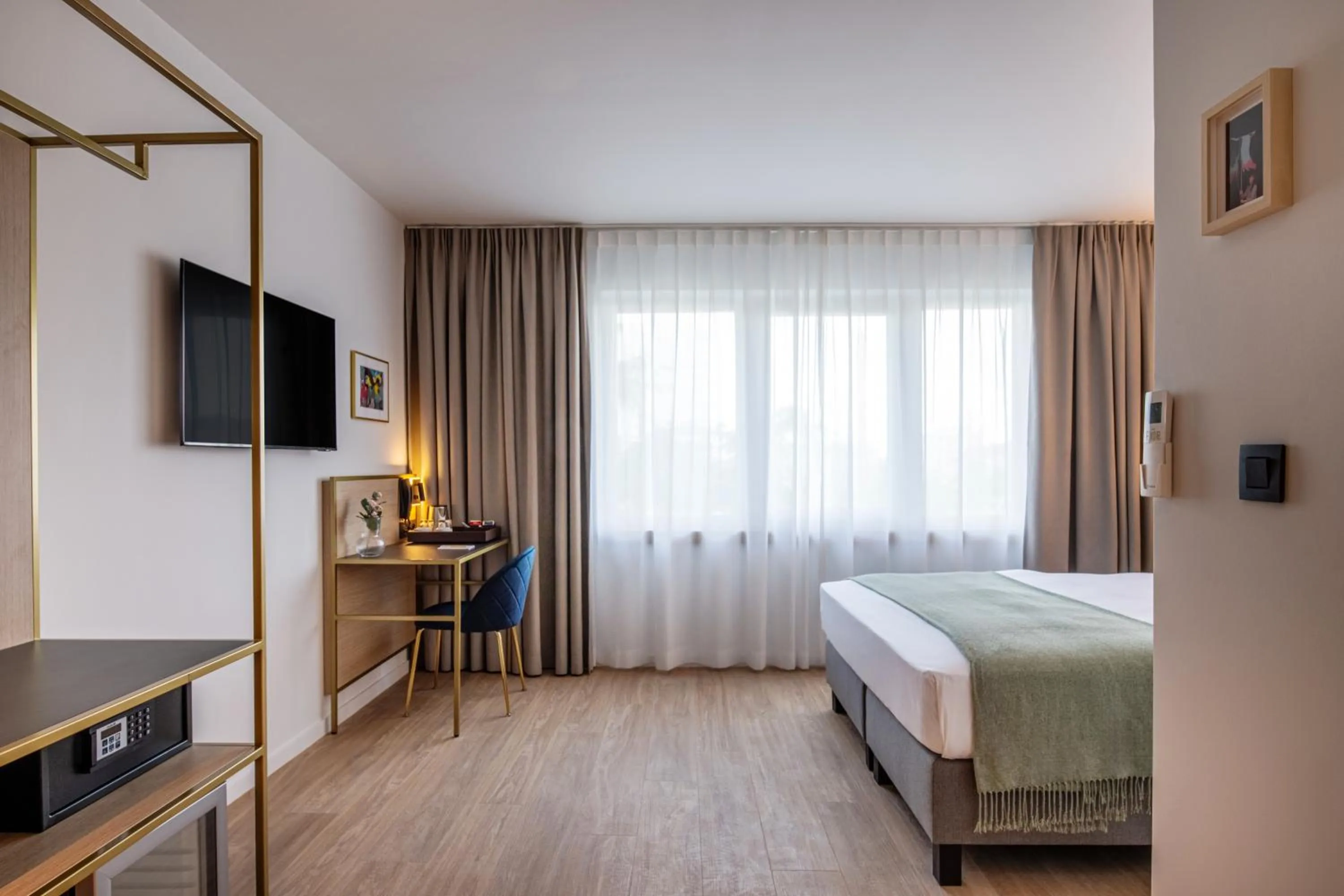 Photo of the whole room, Bed in Jill Hotel Brussels