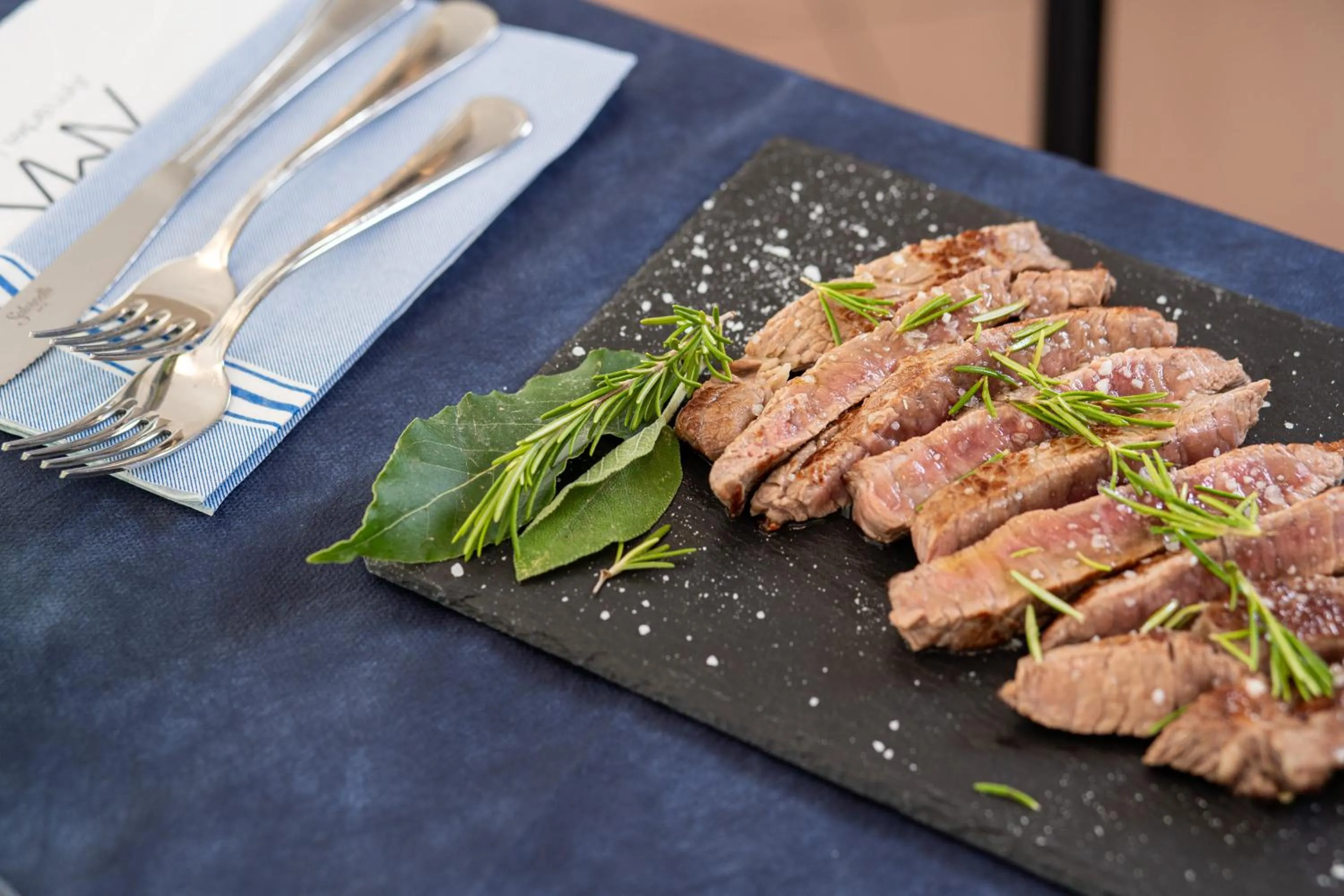 Restaurant/places to eat in Amadei Hotel Blumen