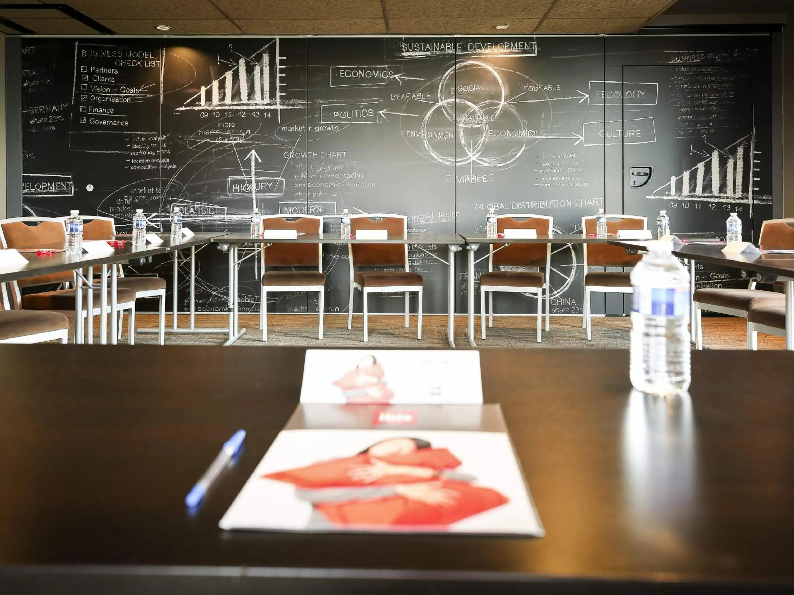 Meeting/conference room in Ibis Niort Est Mendes France