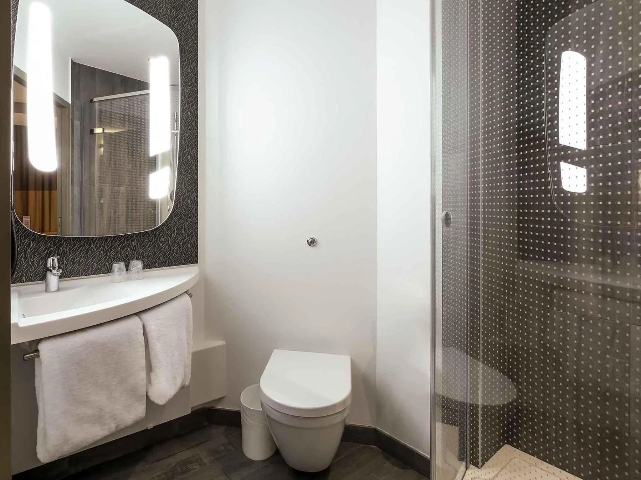 Bedroom in Ibis Niort Est Mendes France