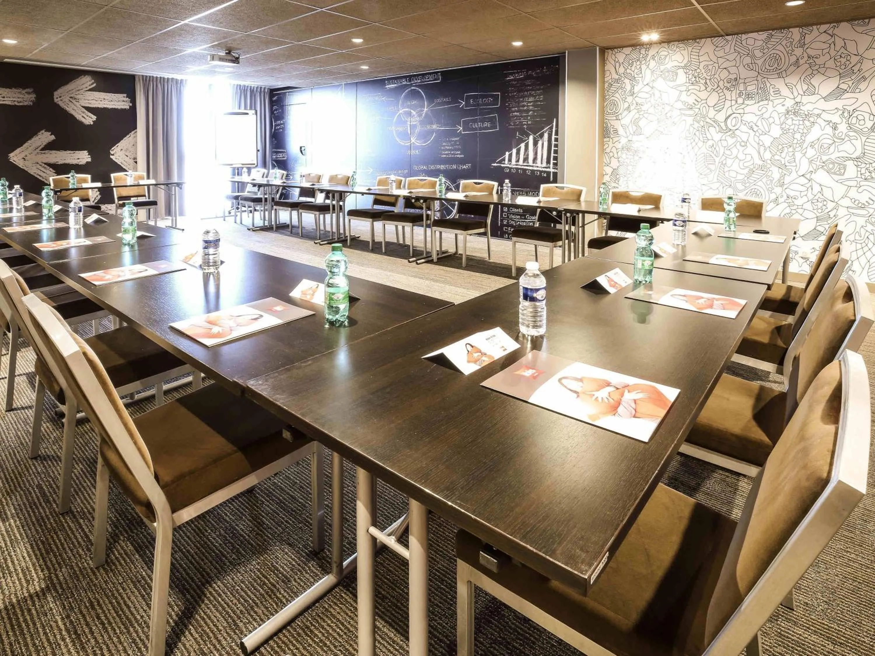 Meeting/conference room in Ibis Niort Est Mendes France