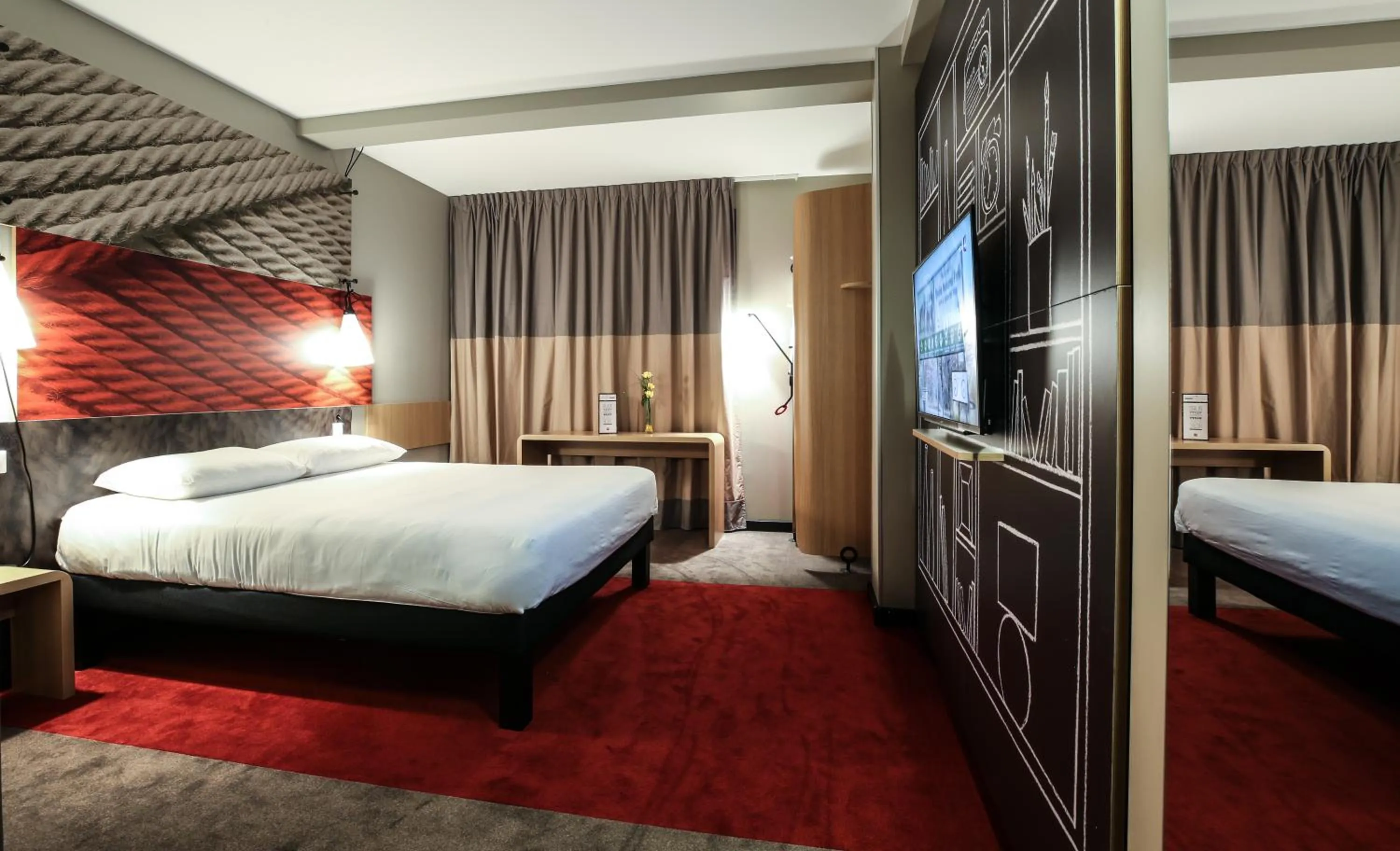 Bed in Ibis Niort Est Mendes France