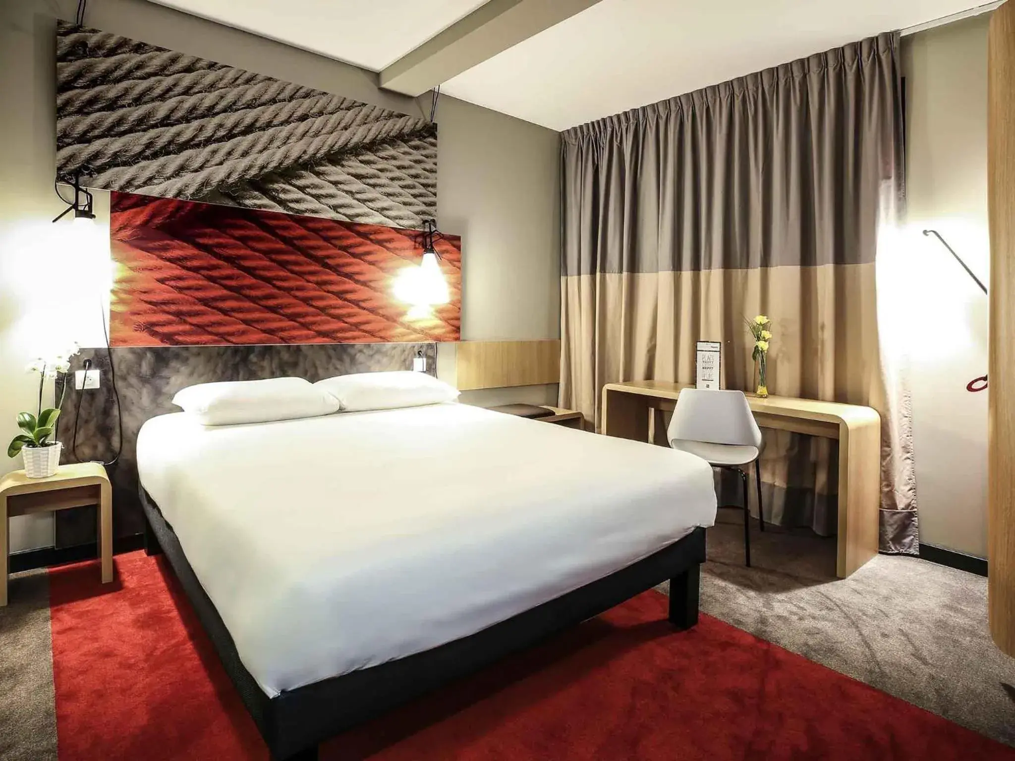 Bedroom, Bed in Ibis Niort Est Mendes France Bedroom, Bed in Ibis Niort Est Mendes France