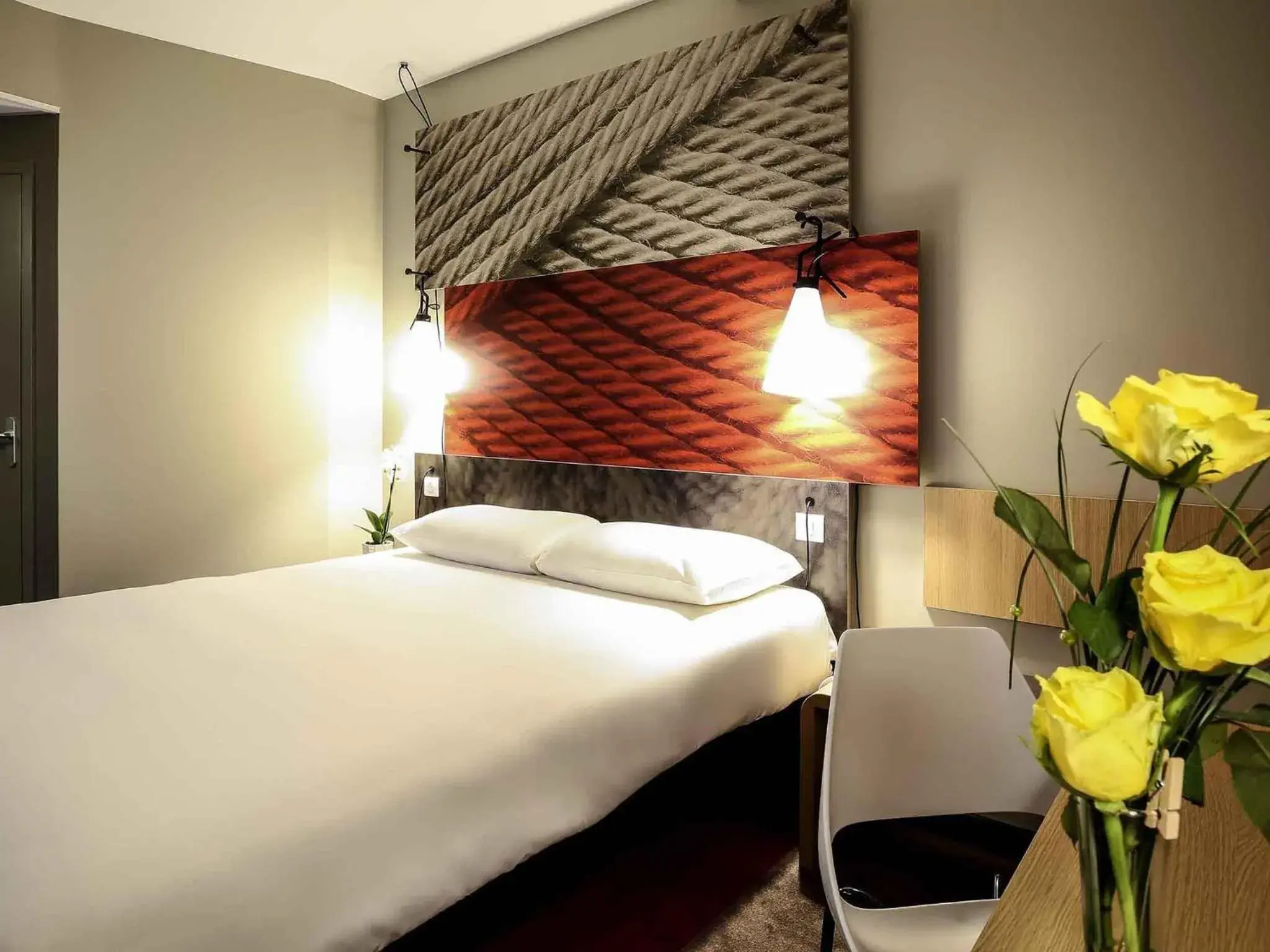 Bedroom, Bed in Ibis Niort Est Mendes France Bedroom, Bed in Ibis Niort Est Mendes France