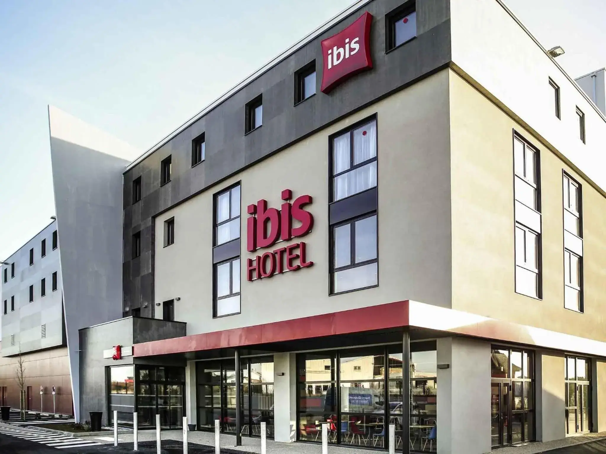 Property building in Ibis Niort Est Mendes France Property building in Ibis Niort Est Mendes France