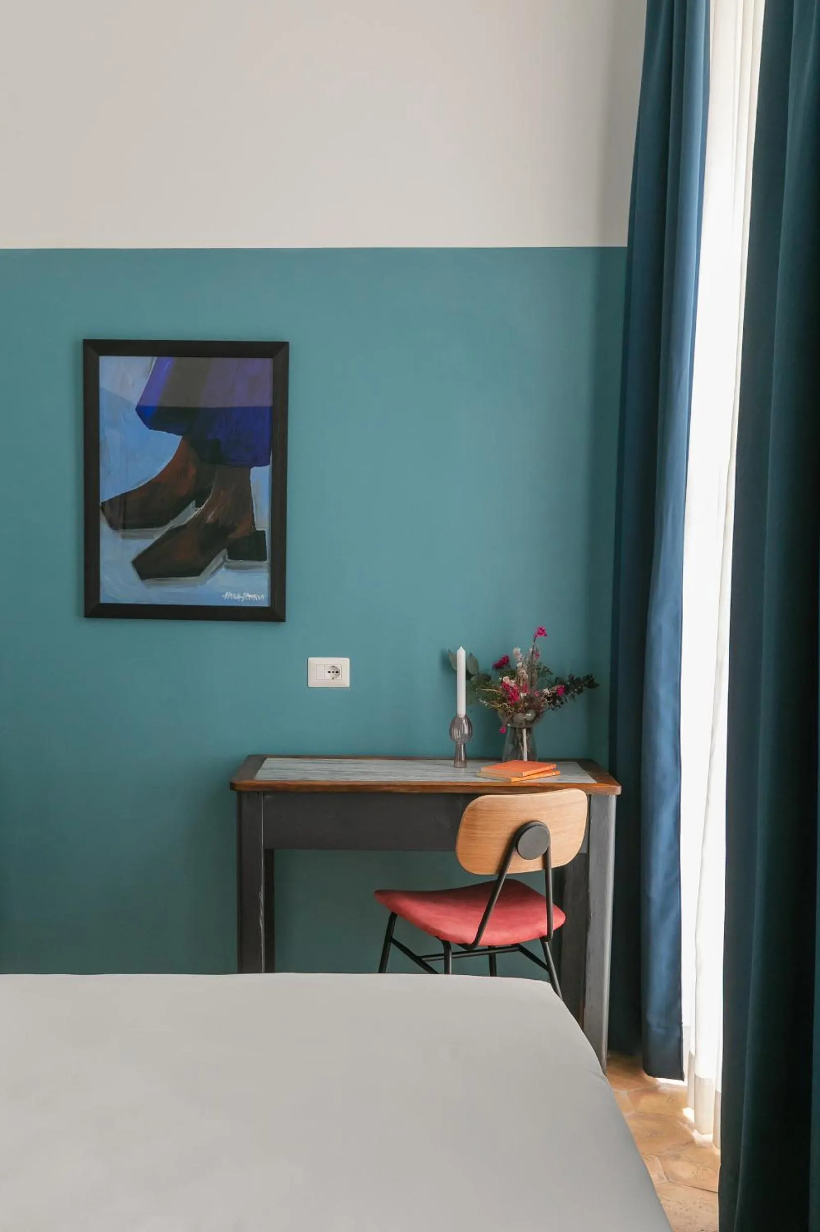 Photo of the whole room in Passepartout