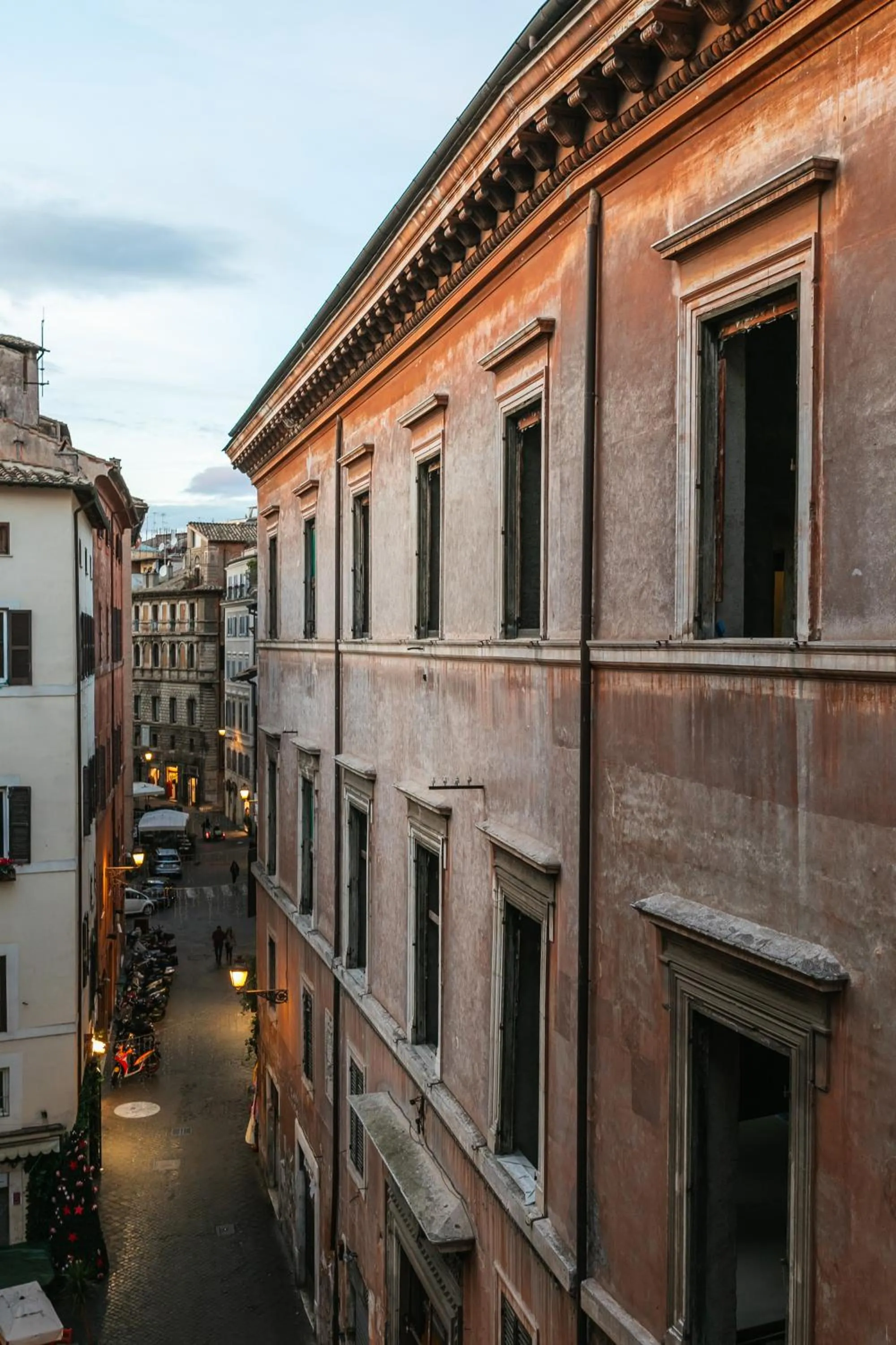 Quiet street view in Passepartout