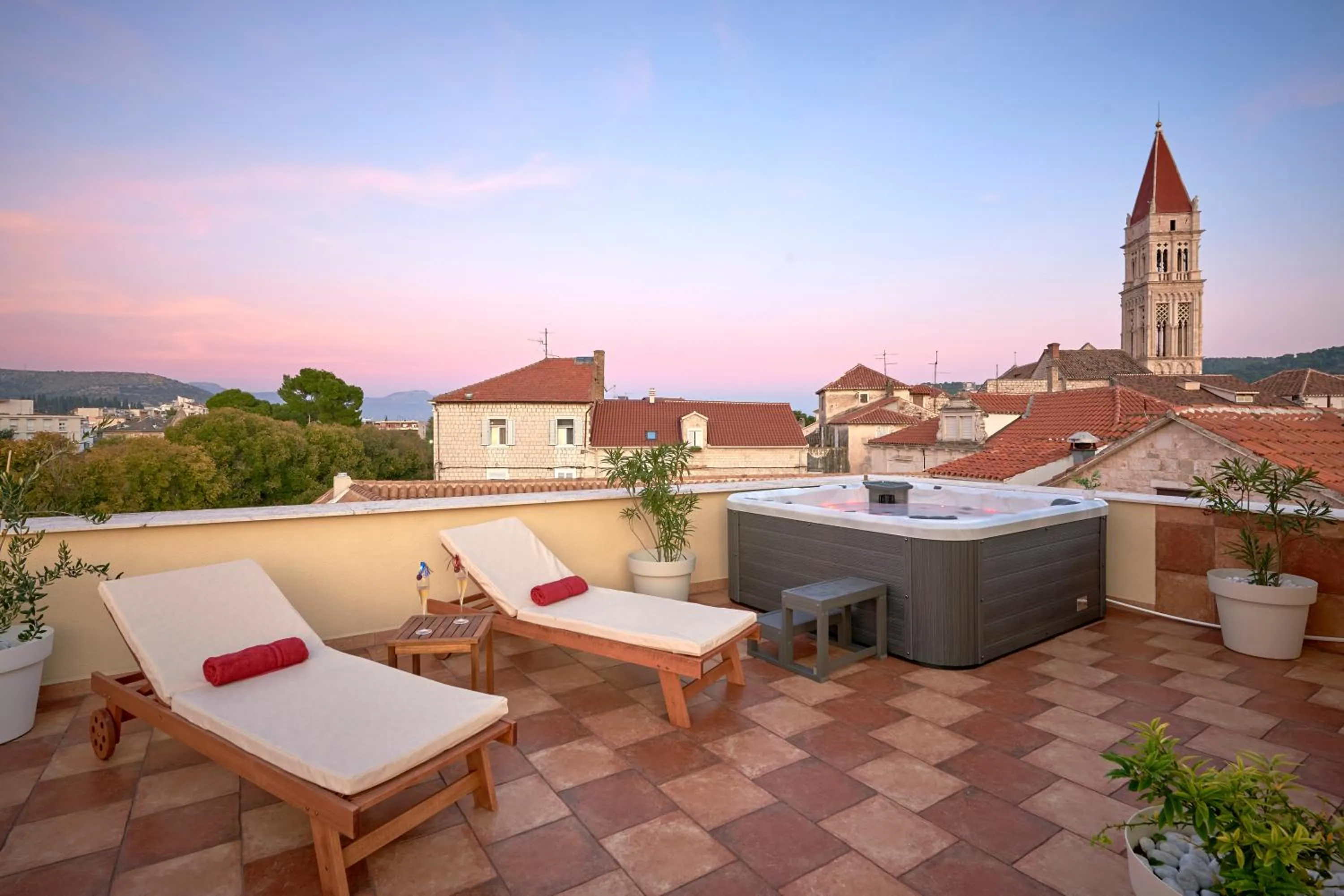 Hot Tub in Palace Derossi