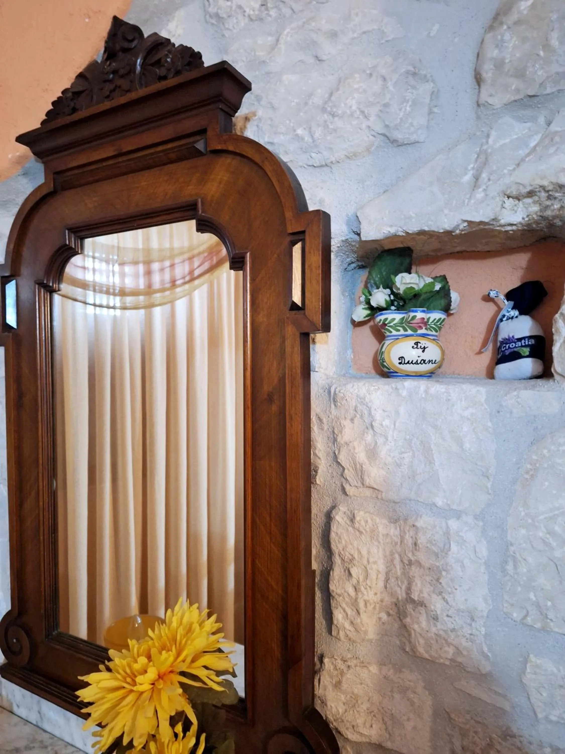 Decorative detail in Palace Derossi