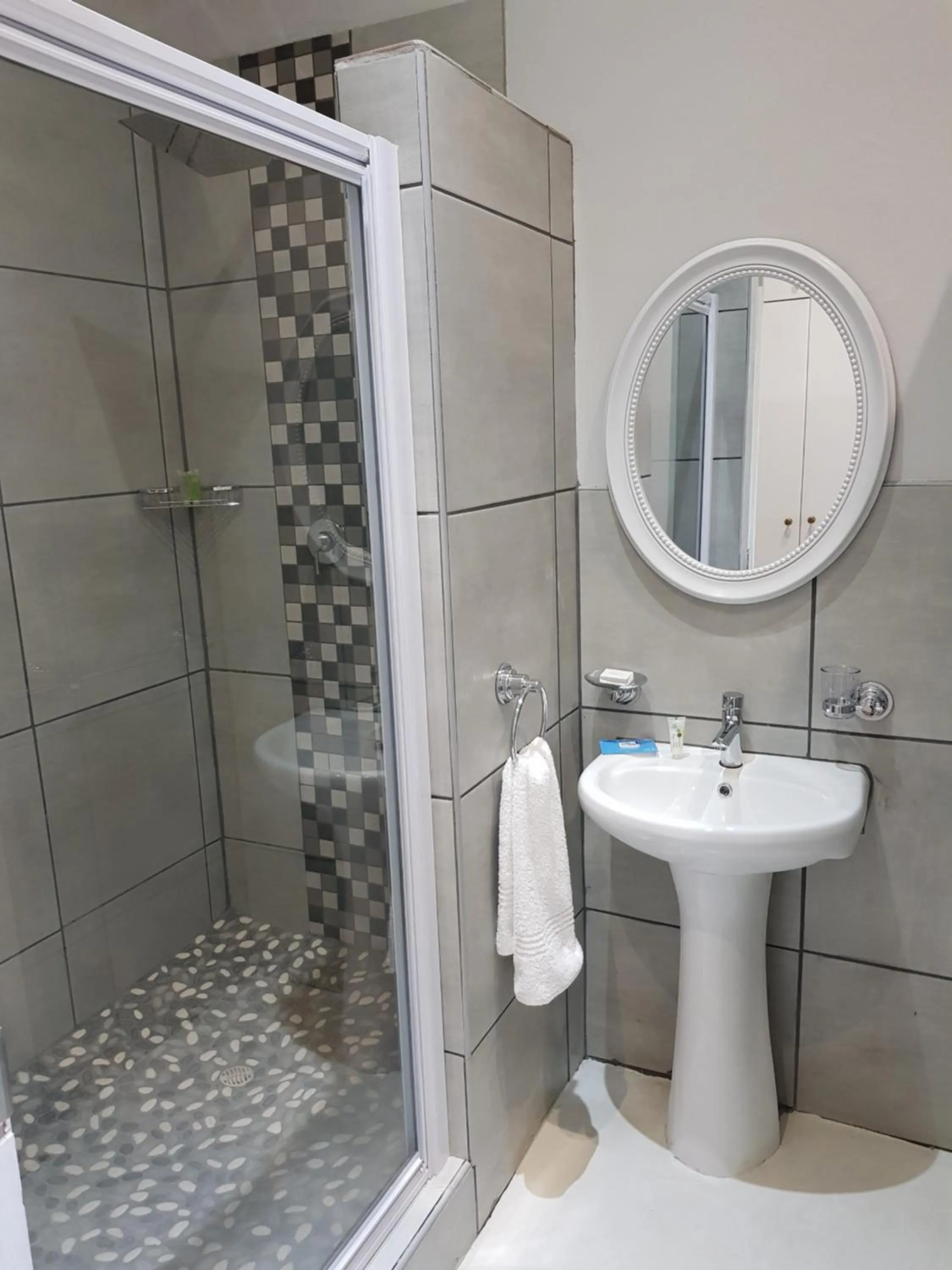 Shower in Zonnevanger Guesthouse