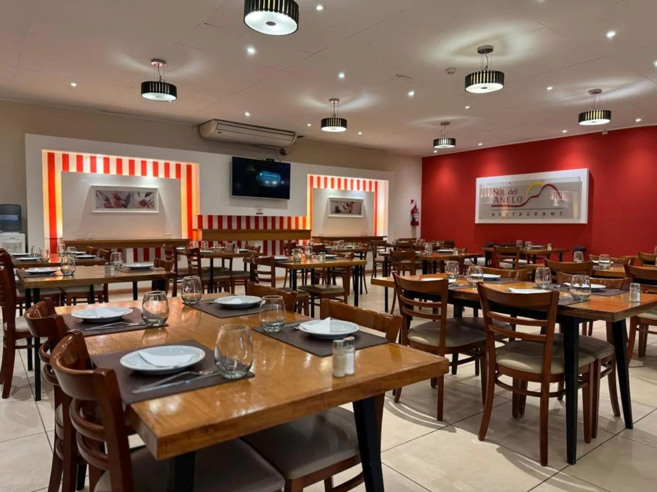 Restaurant/places to eat in Hotel Sol del Añelo