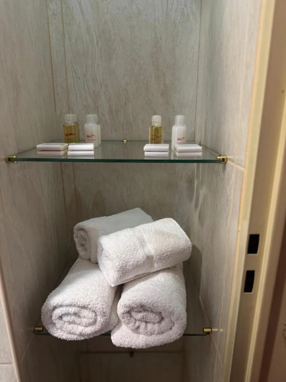 Bathroom in Hotel Sol del Añelo