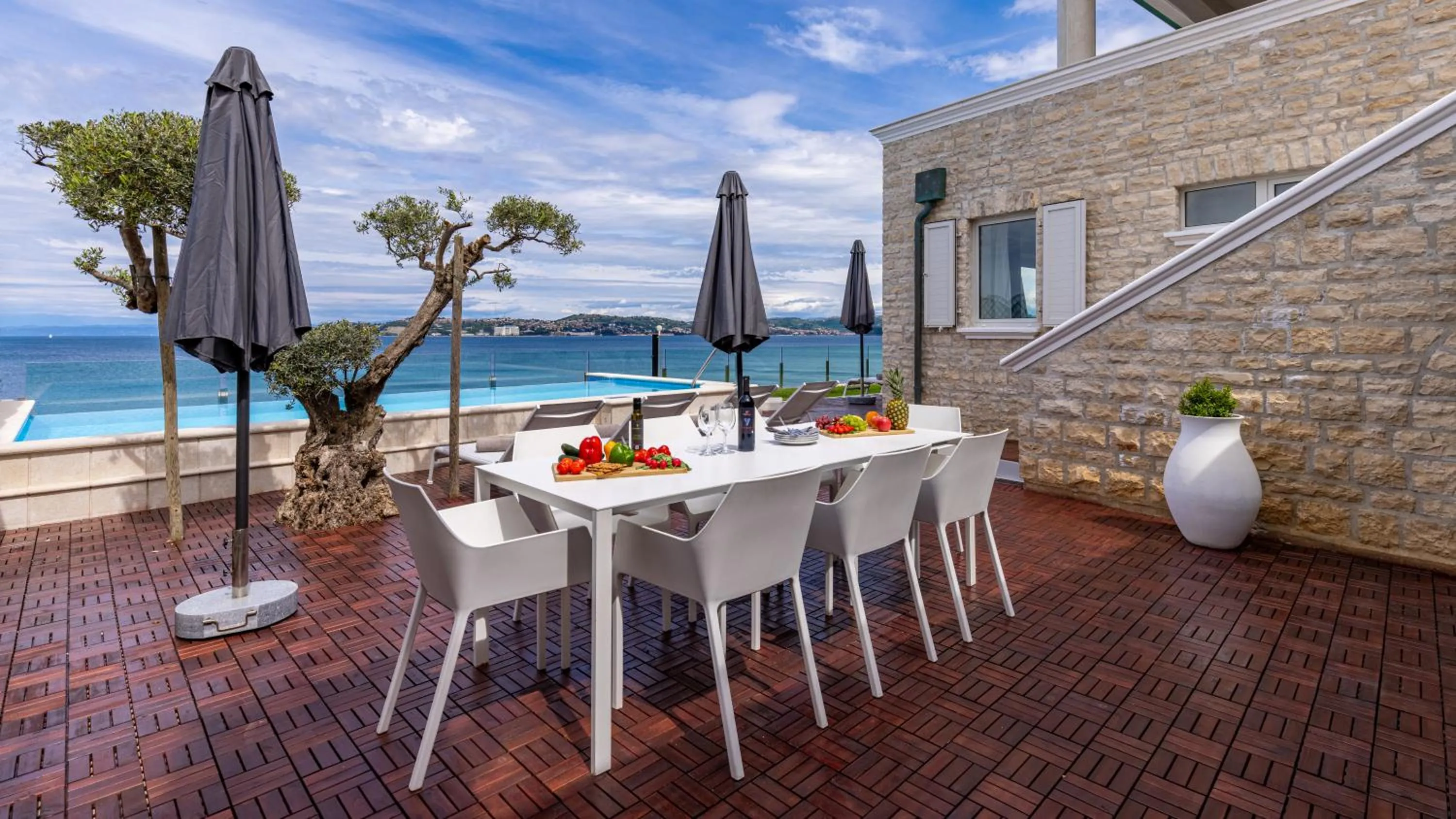 Day in Villa Sarah