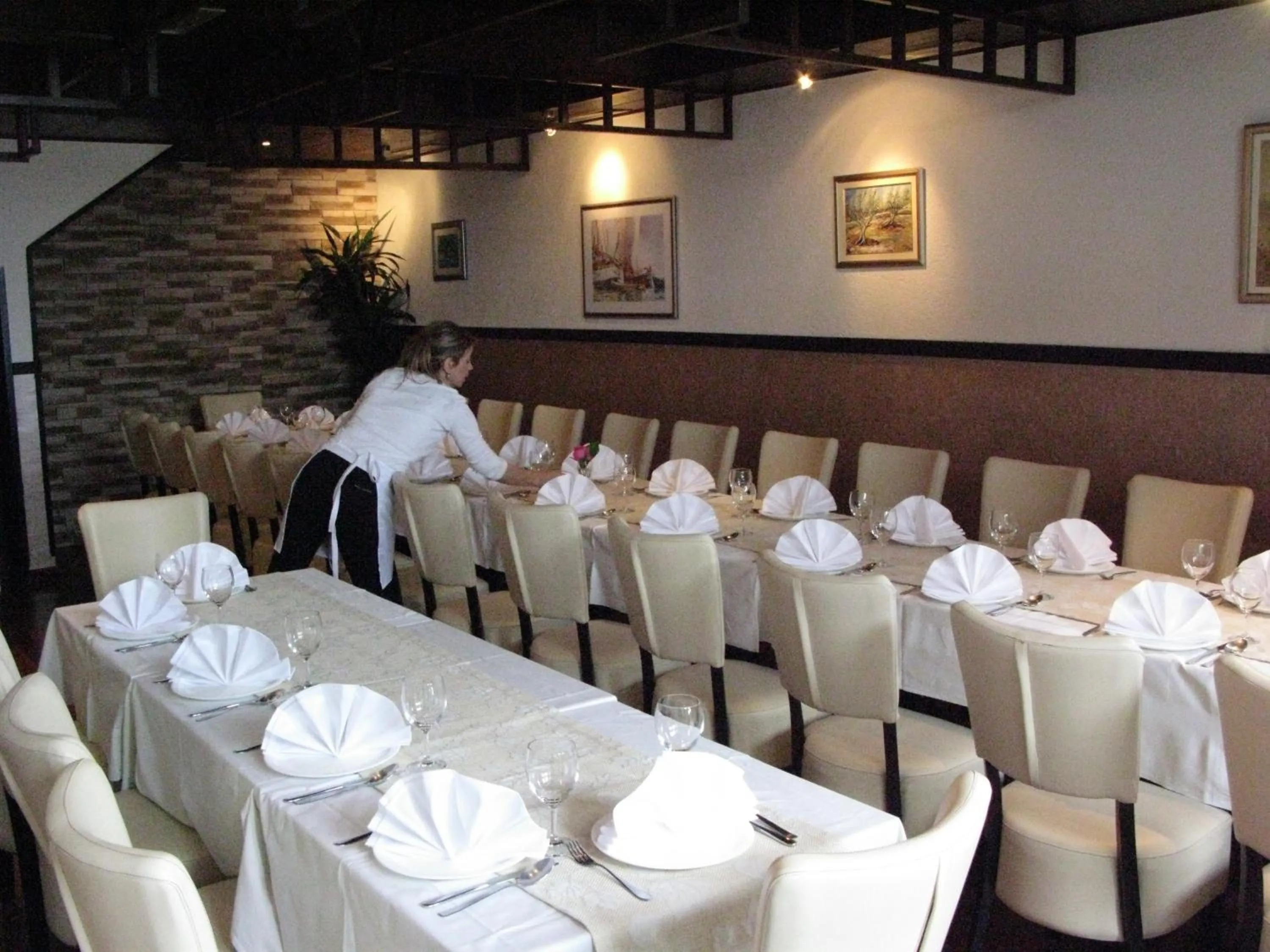Restaurant/places to eat in Villa Mario