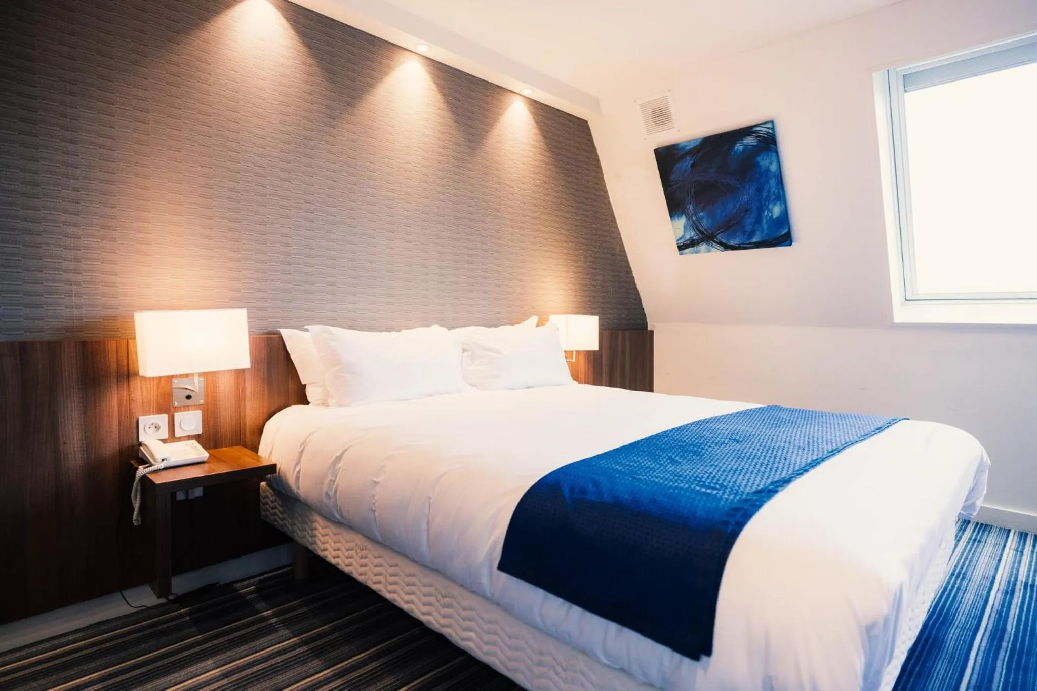 Photo of the whole room, Bed in Holiday Inn Express Lille Centre by IHG