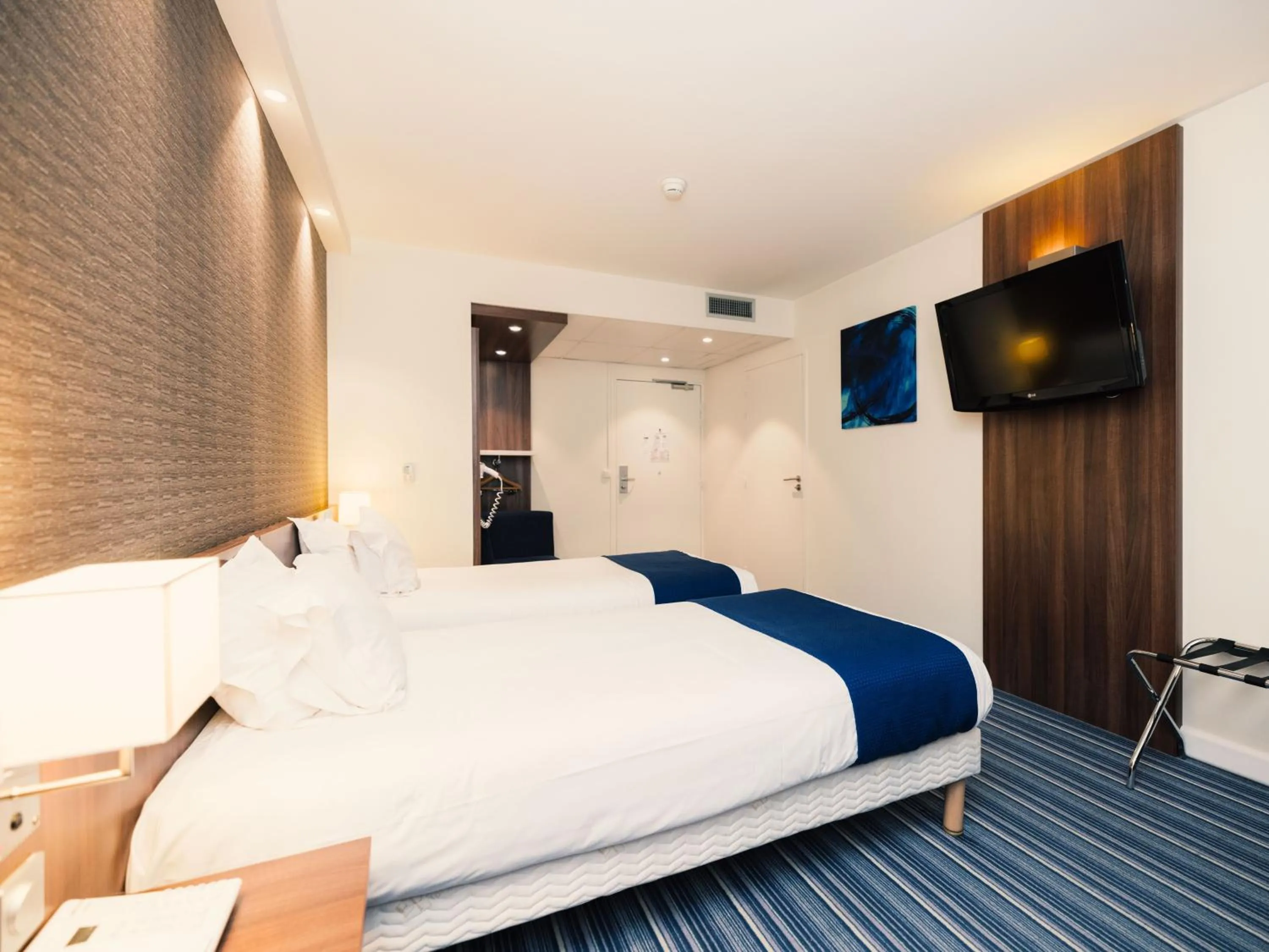 Bed in Holiday Inn Express Lille Centre by IHG