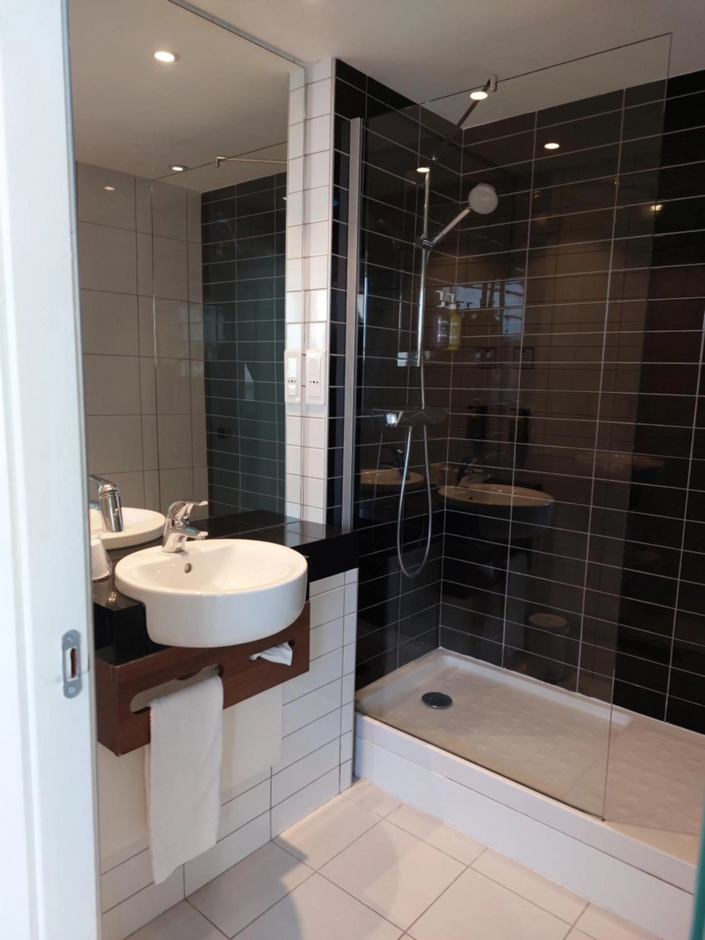 Bathroom in Holiday Inn Express Lille Centre by IHG
