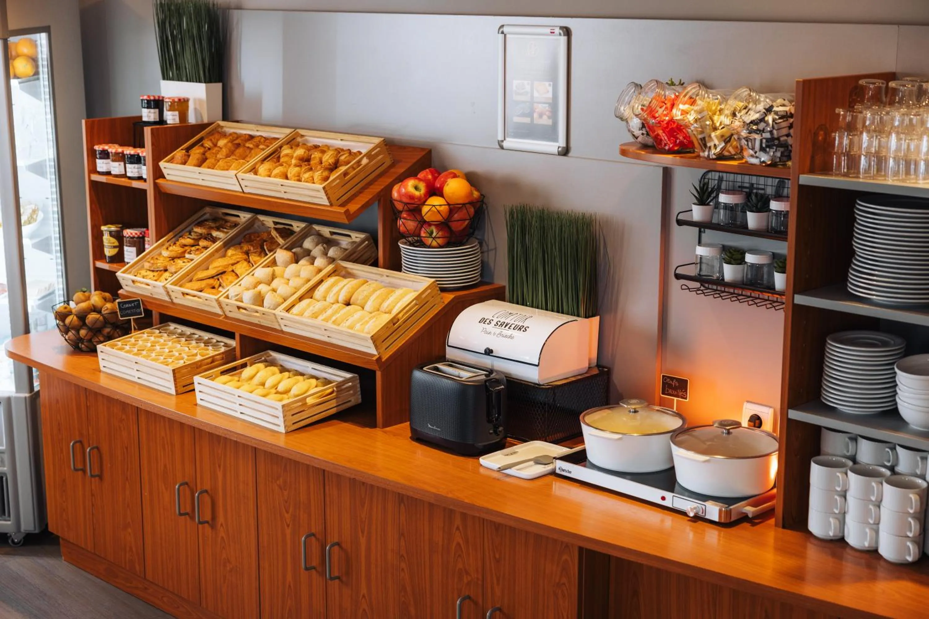 Restaurant/places to eat in Hotel Chagnot