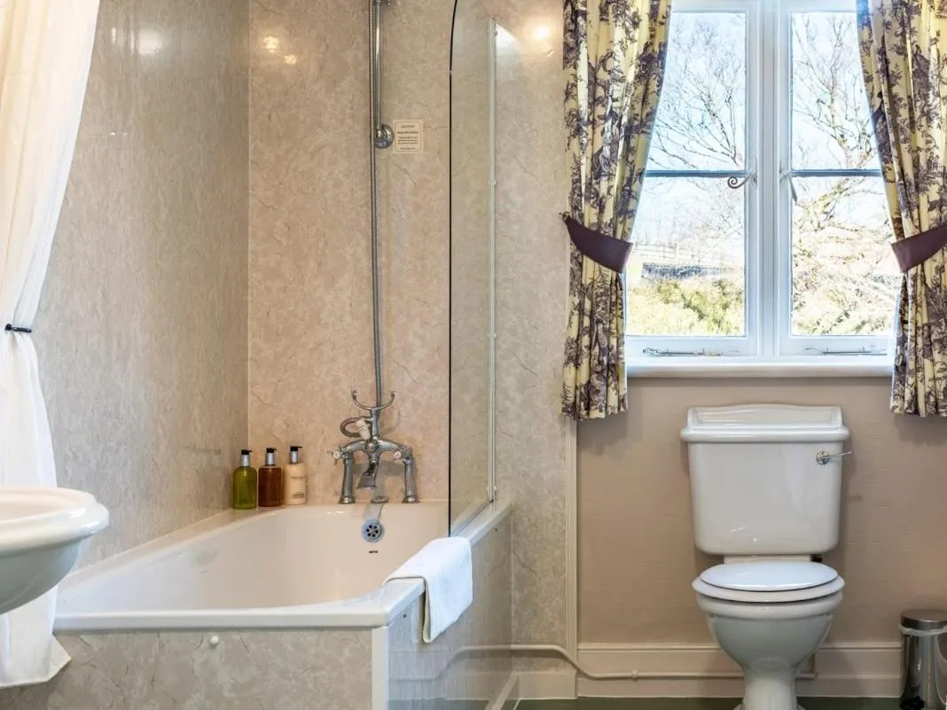 Bathroom in Manor Farm B&B