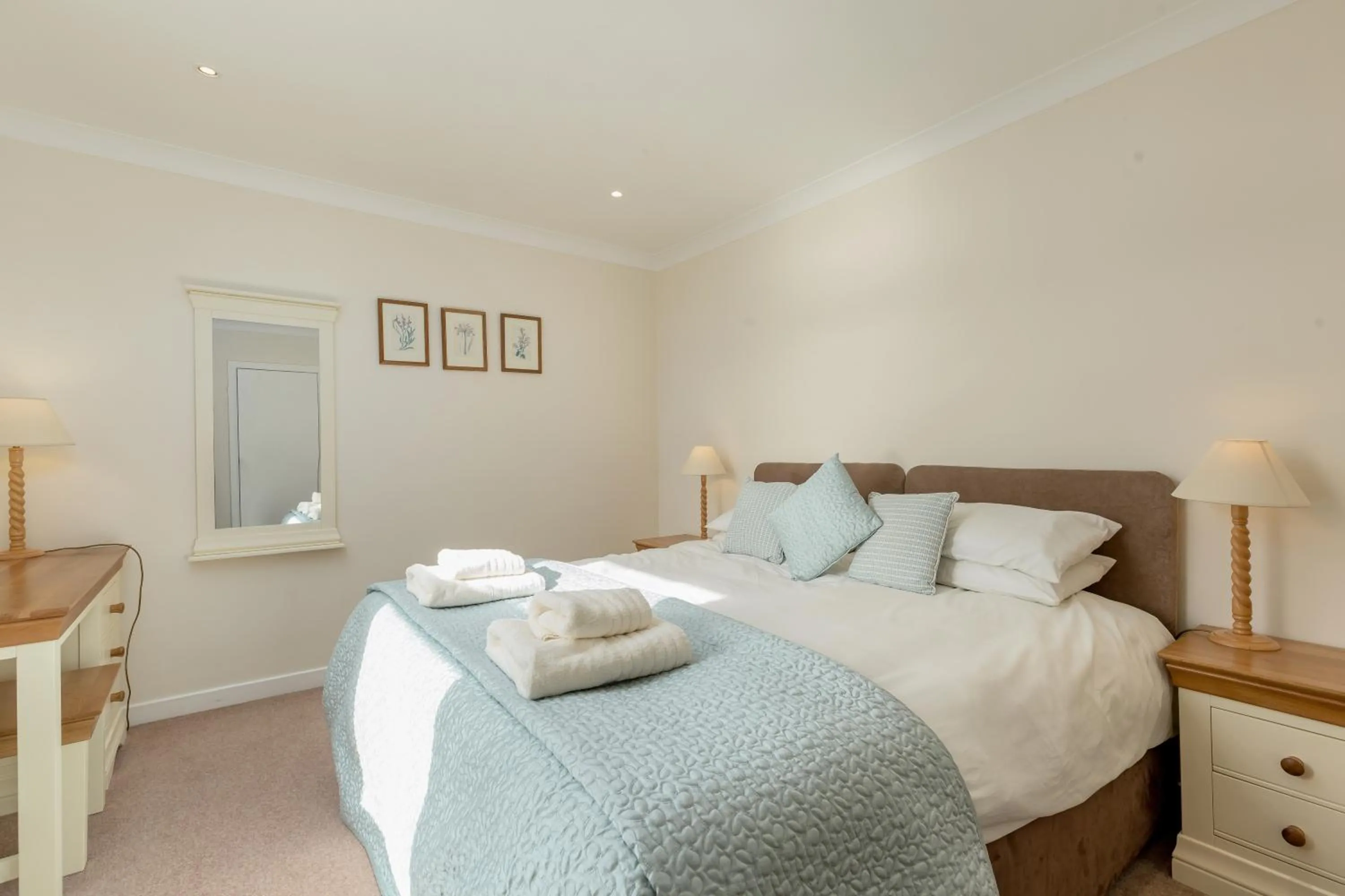 Bedroom, Bed in Melfort Village
