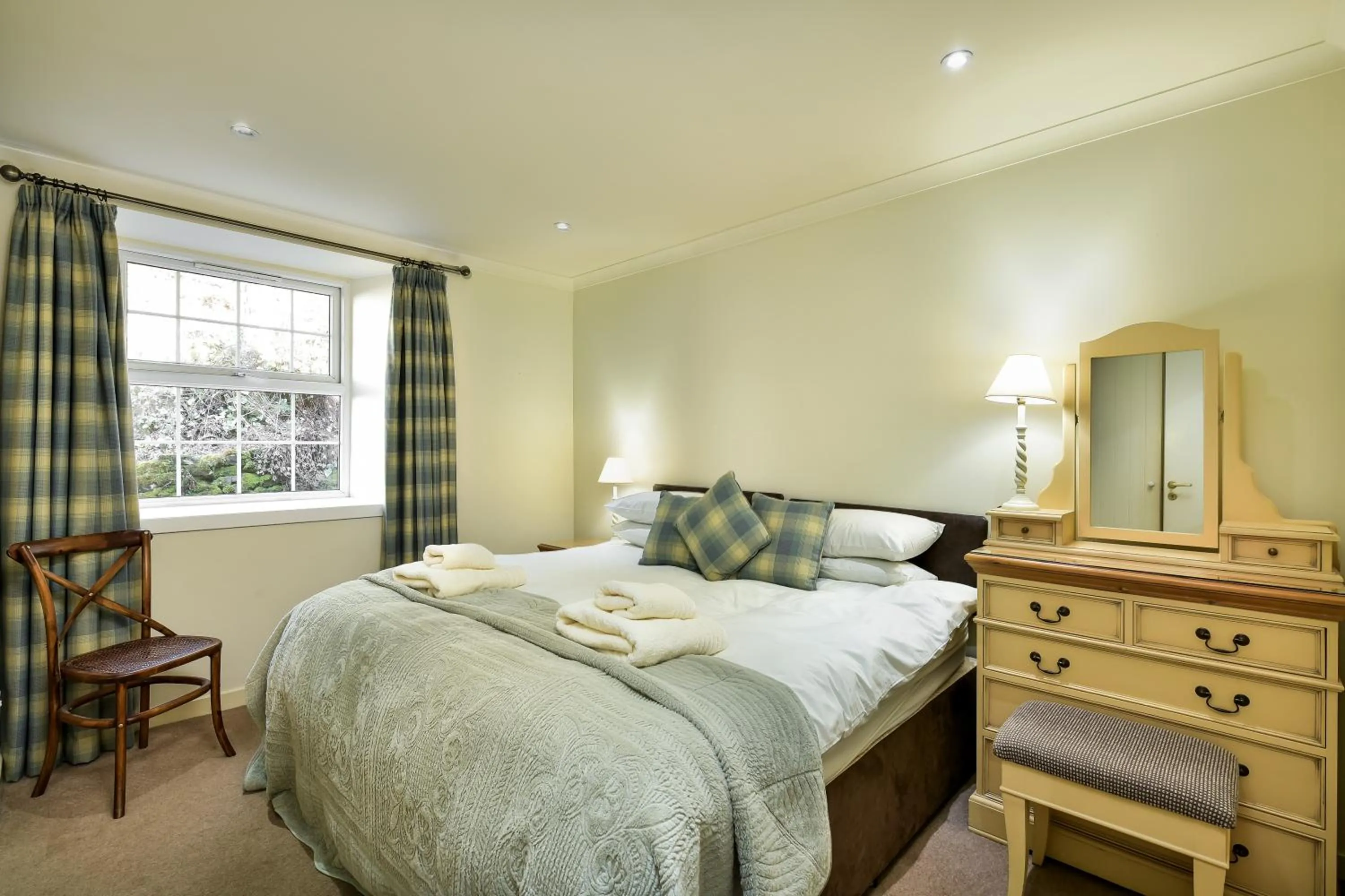 Bedroom, Bed in Melfort Village