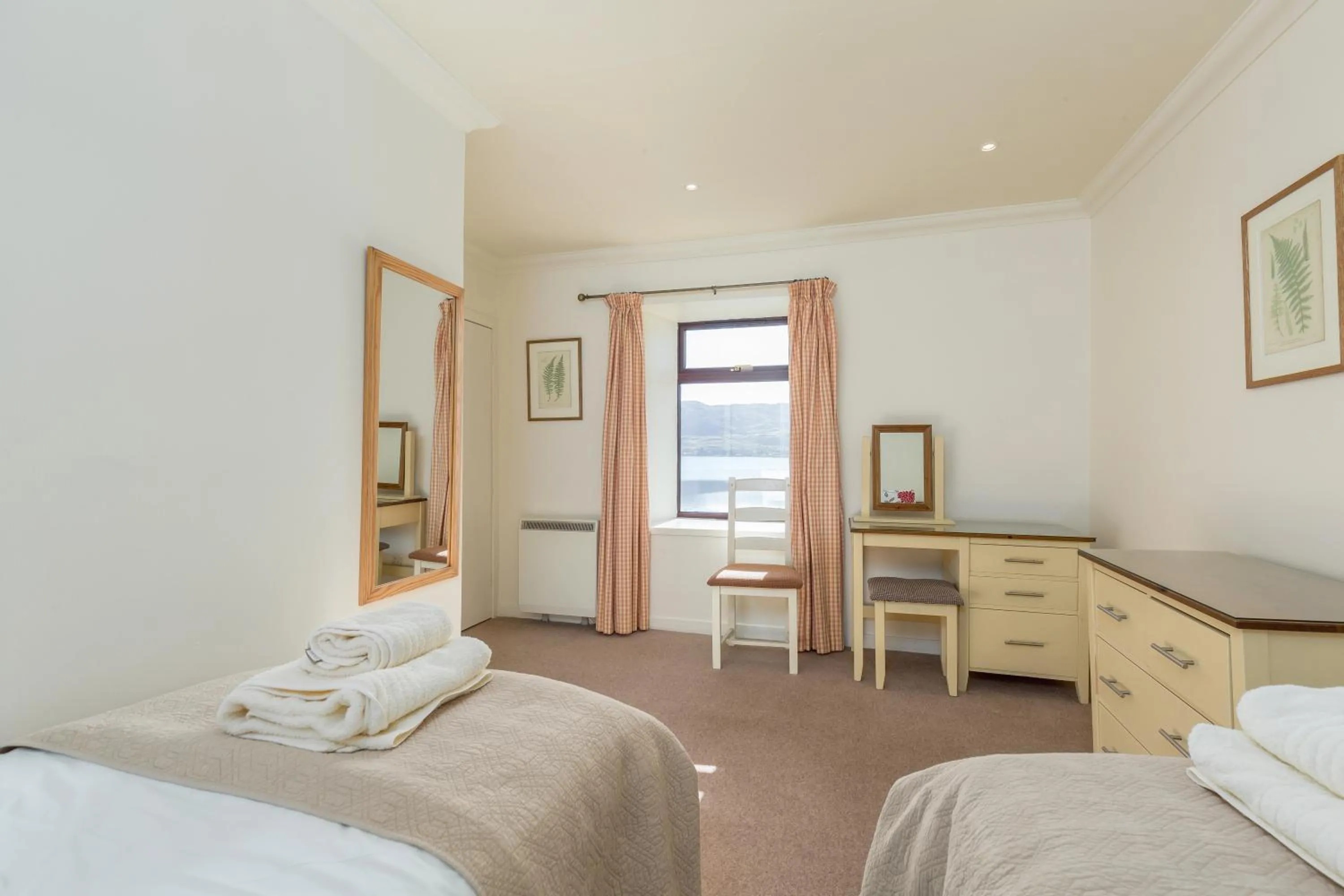 Bedroom, Bed in Melfort Village