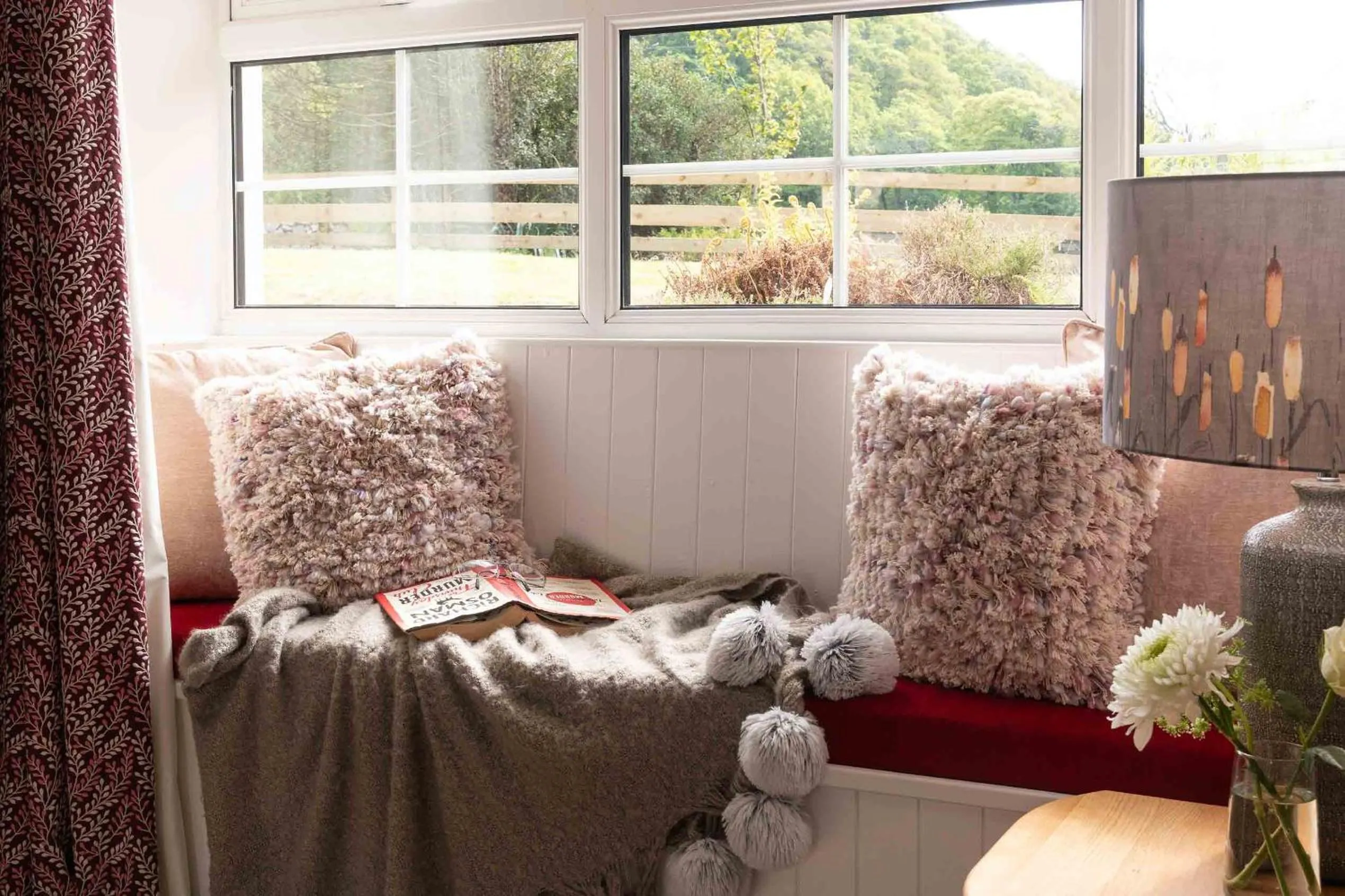 Seating area, Bed in Melfort Village