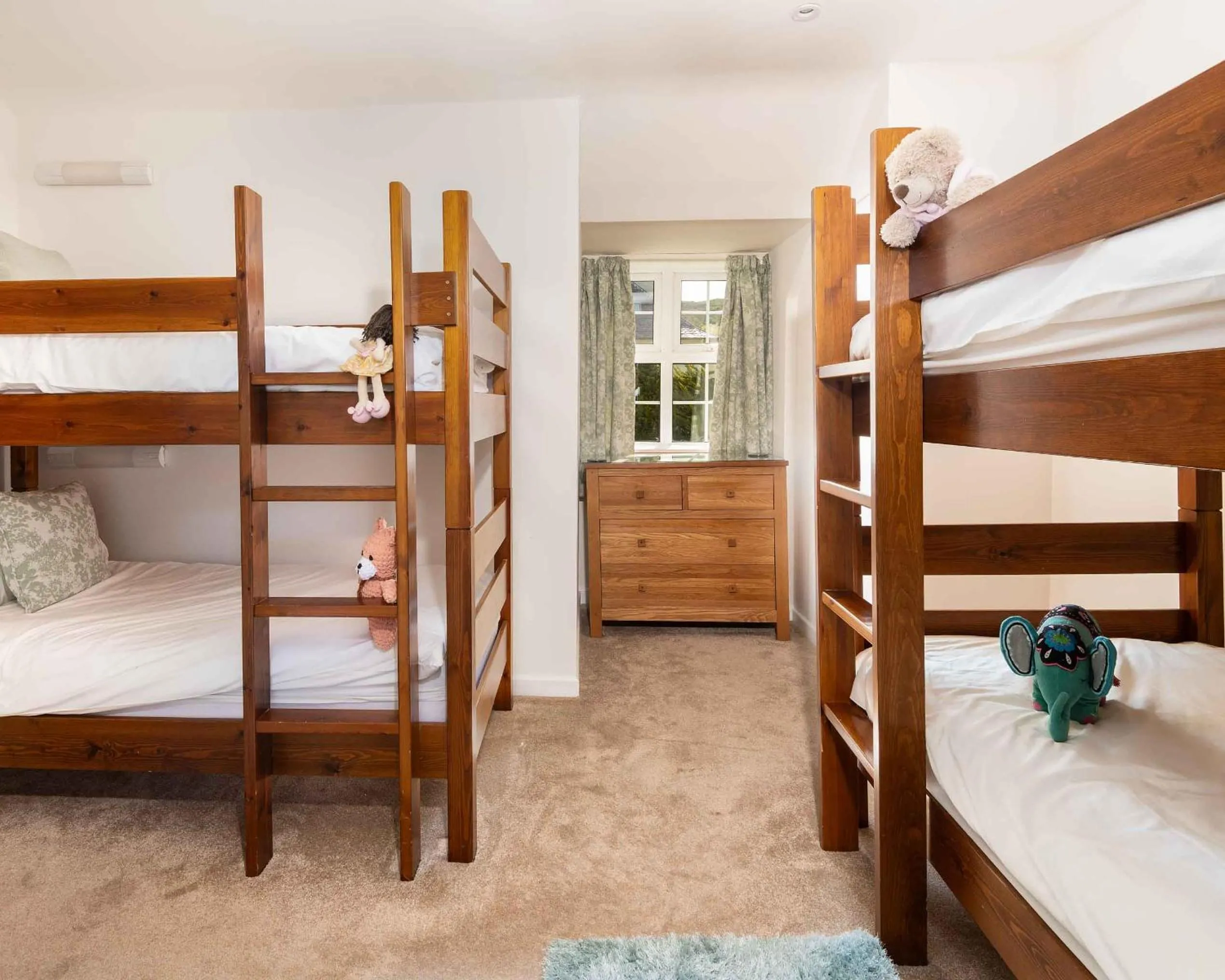 Bedroom, Bed in Melfort Village