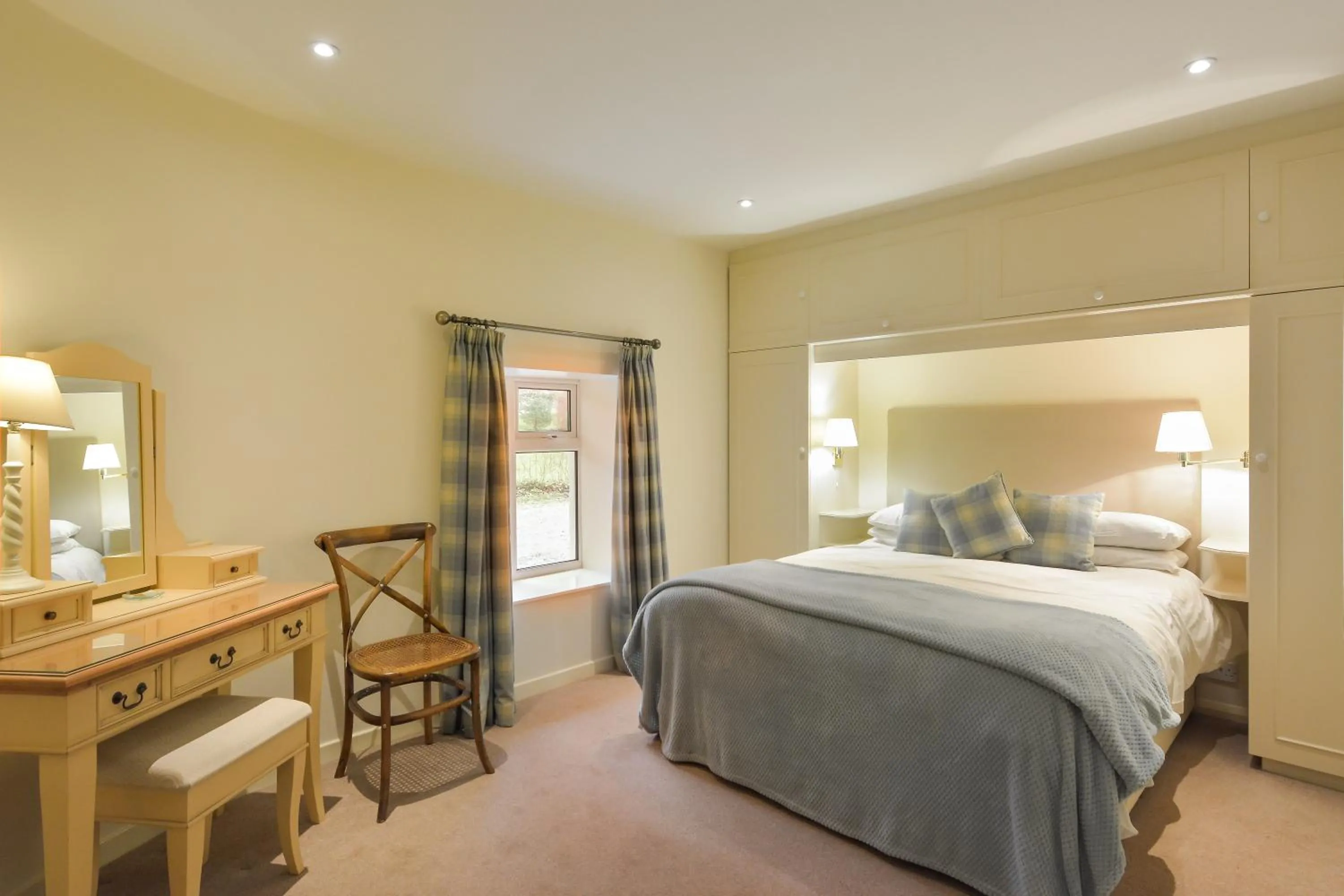 Bedroom, Bed in Melfort Village