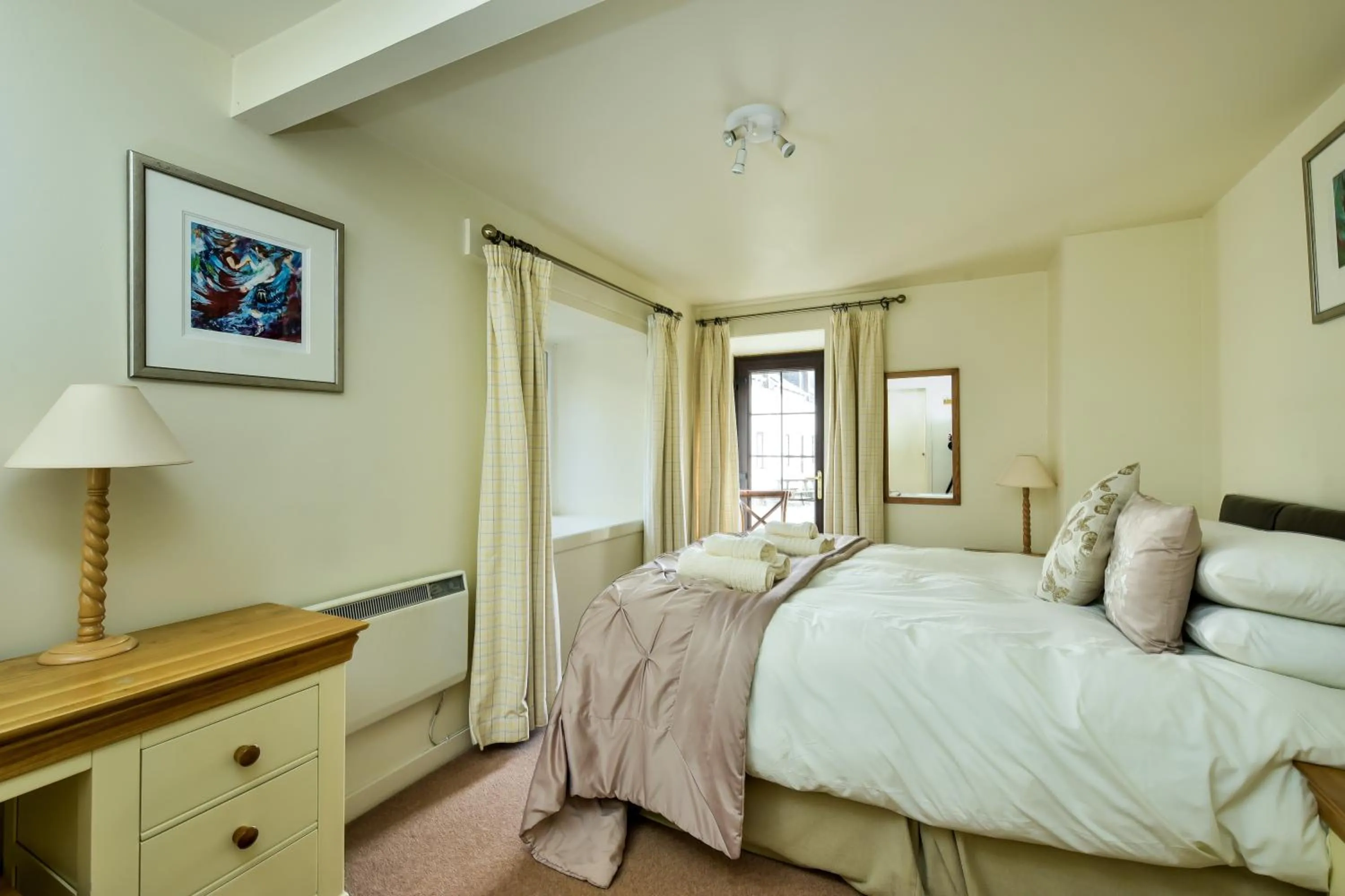 Bedroom, Bed in Melfort Village
