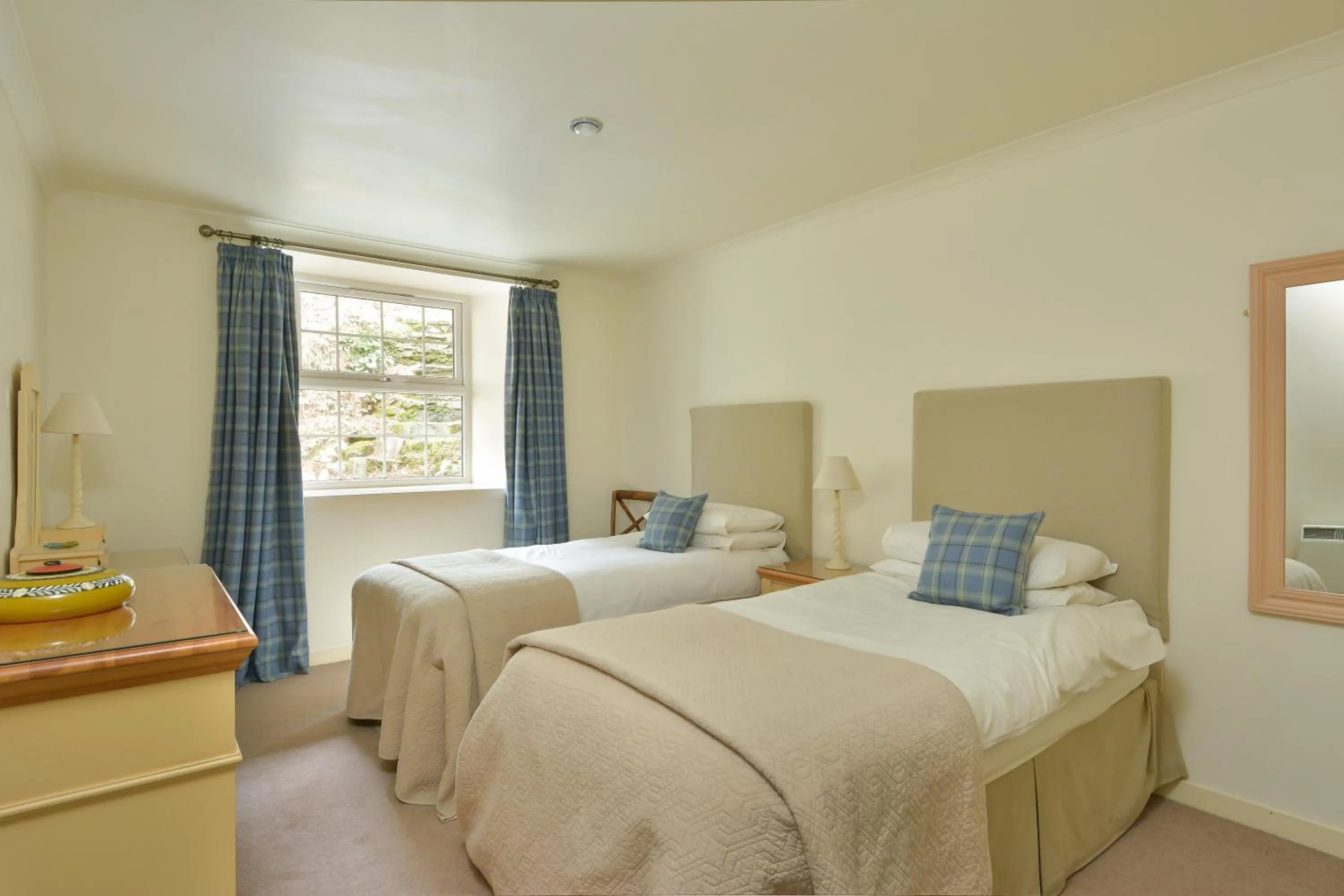 Bedroom, Bed in Melfort Village