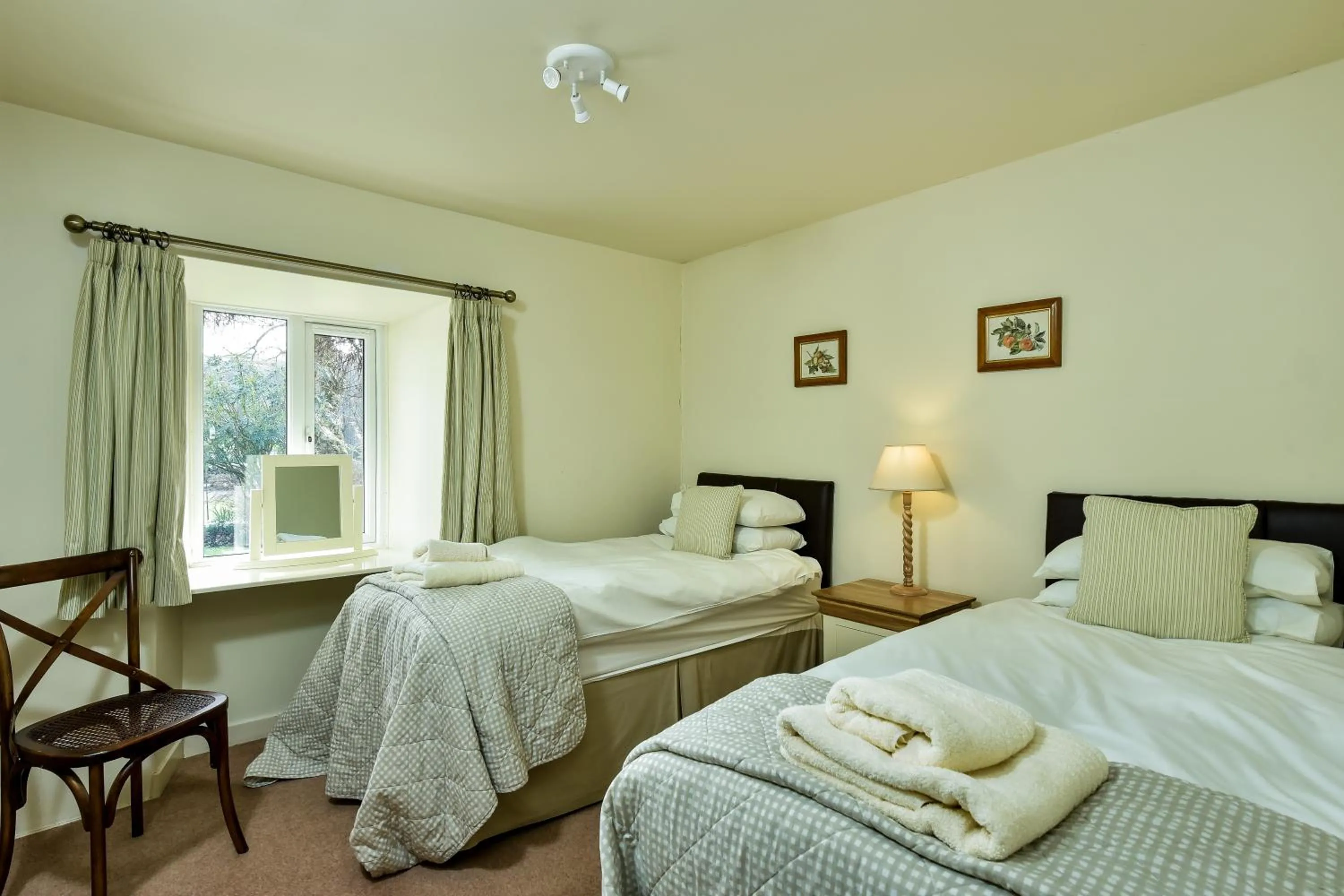 Bedroom, Bed in Melfort Village