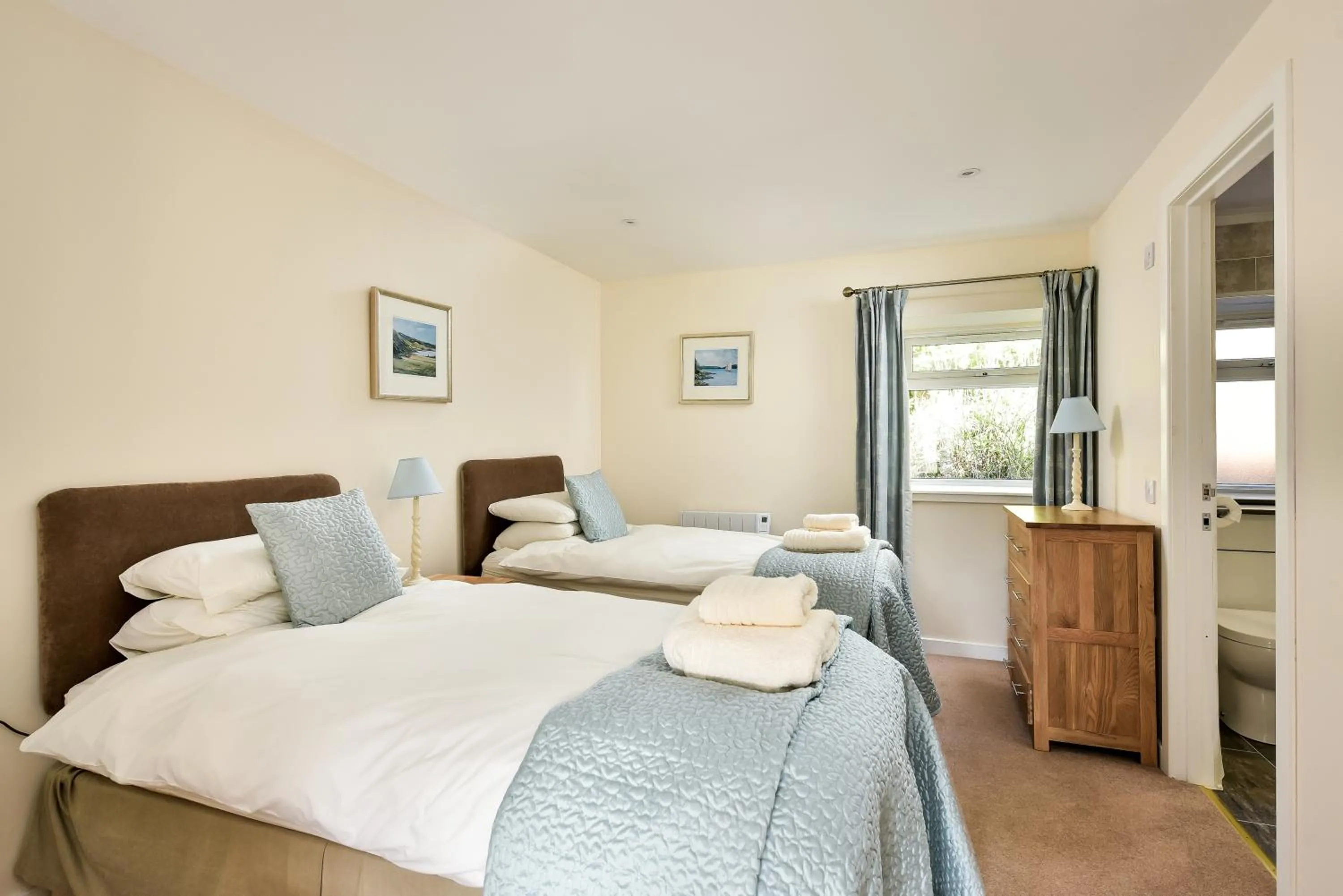 Bedroom, Bed in Melfort Village
