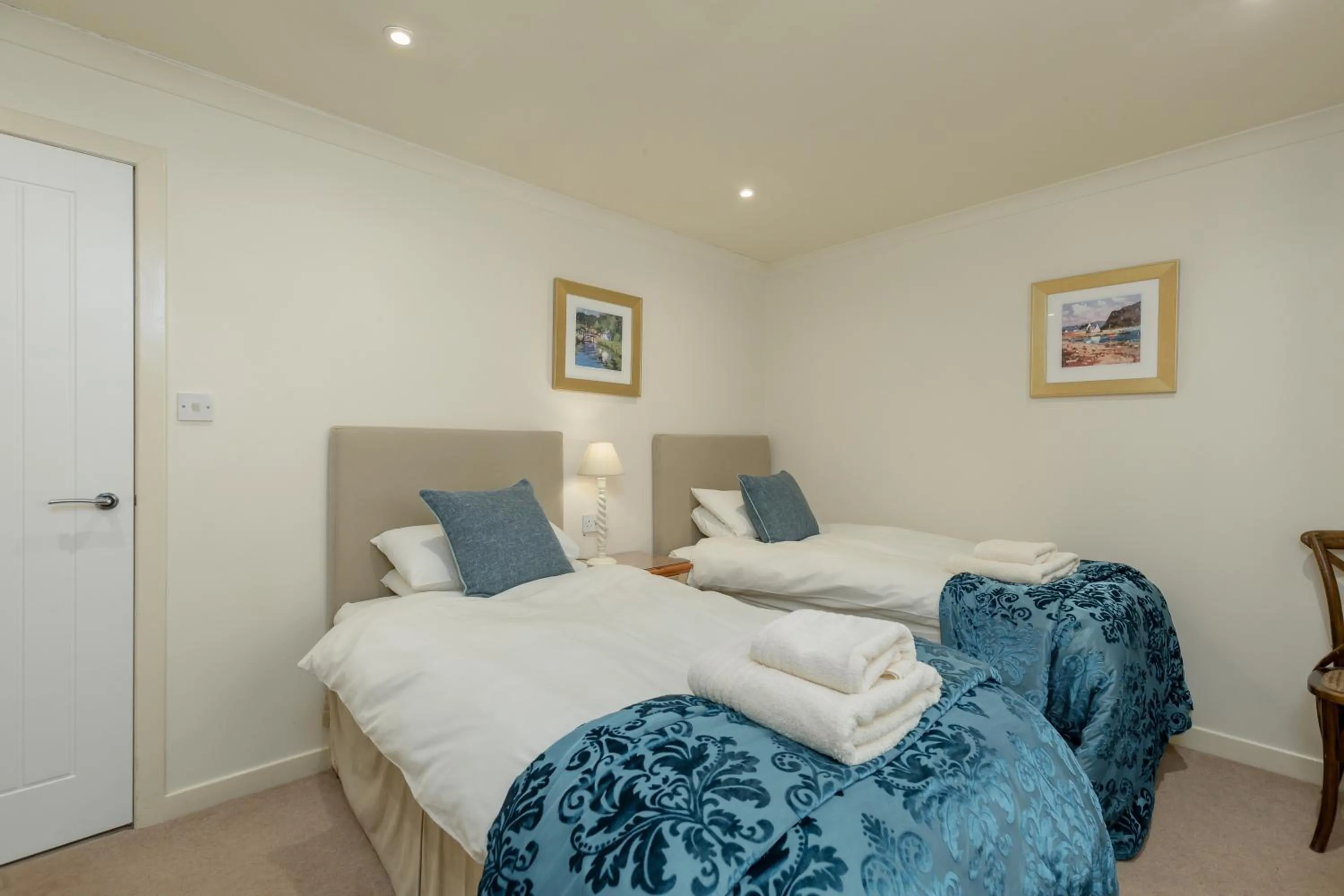 Bedroom, Bed in Melfort Village
