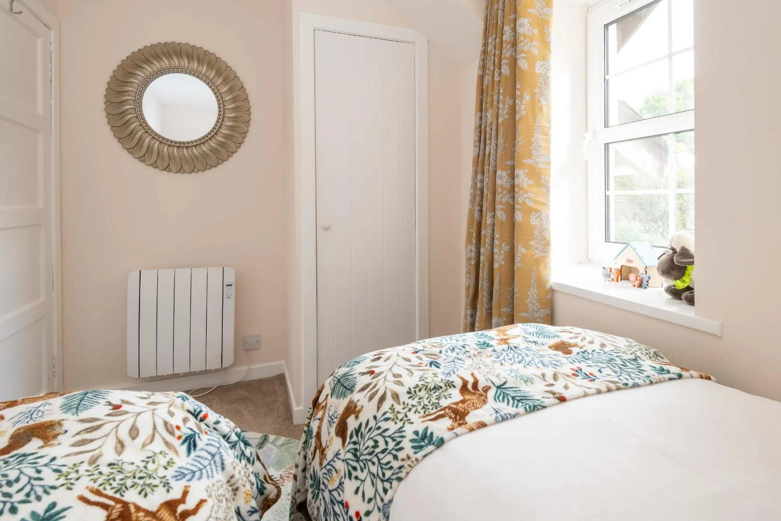 Bedroom, Bed in Melfort Village