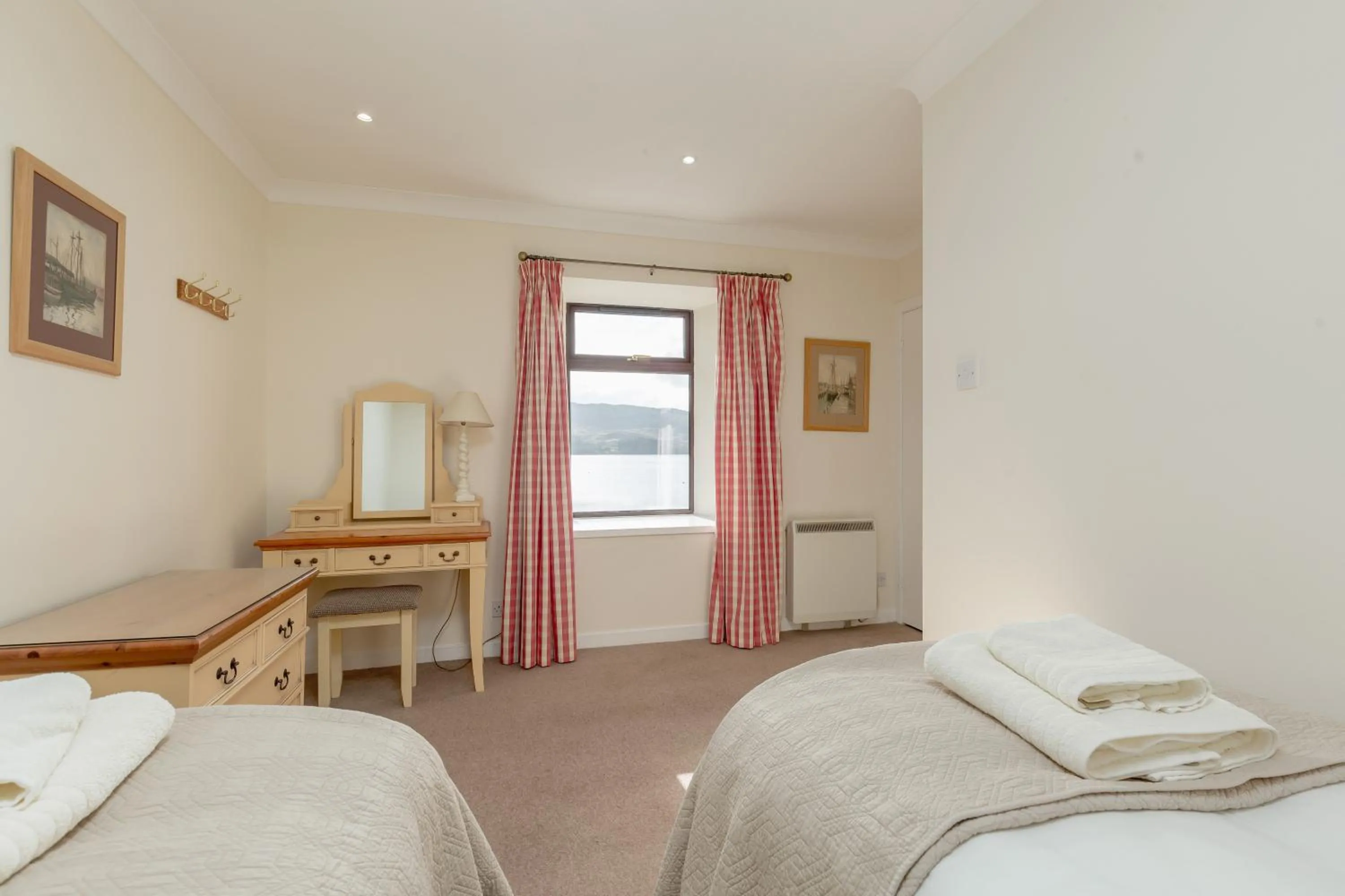 Bedroom, Bed in Melfort Village