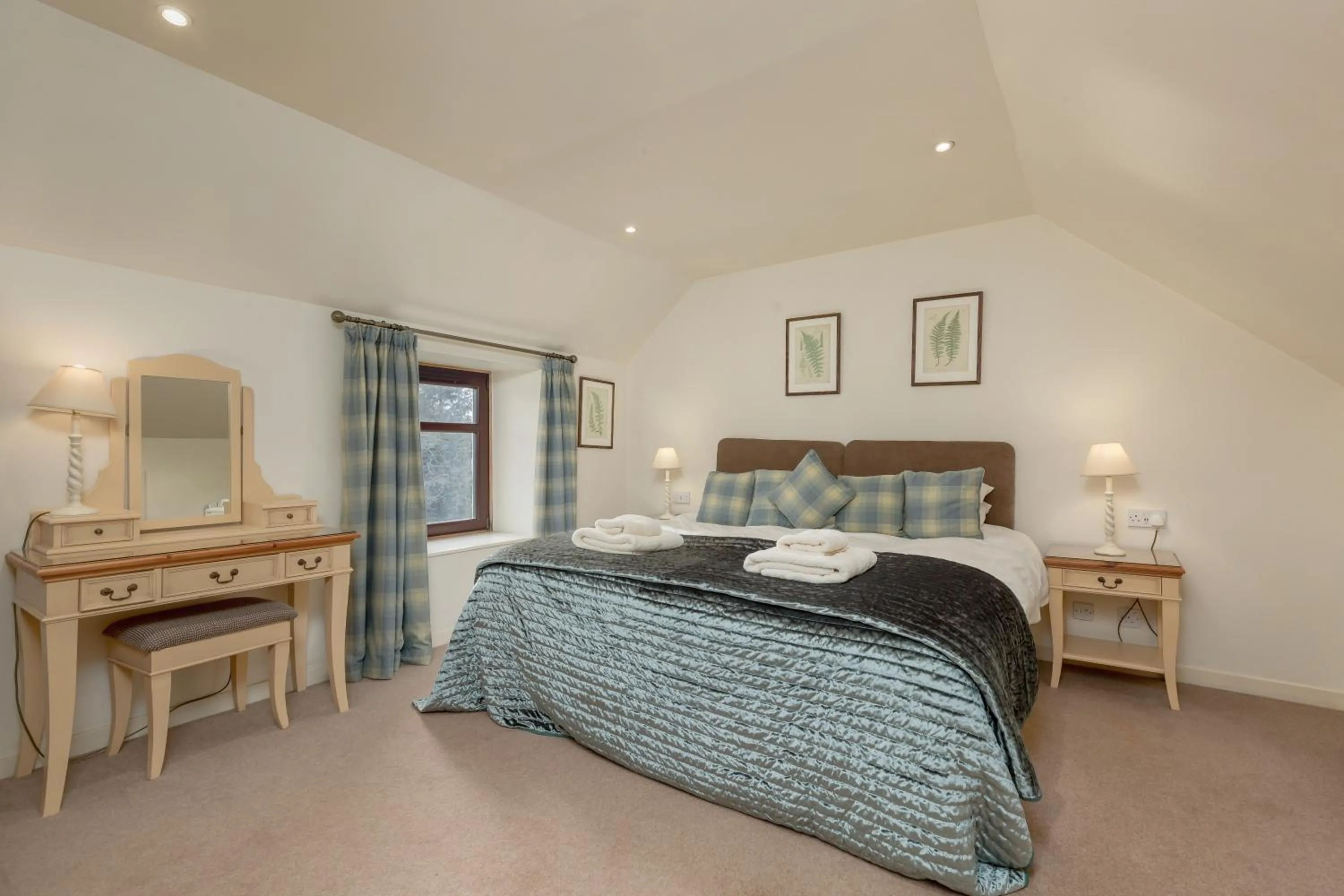 Bedroom, Bed in Melfort Village